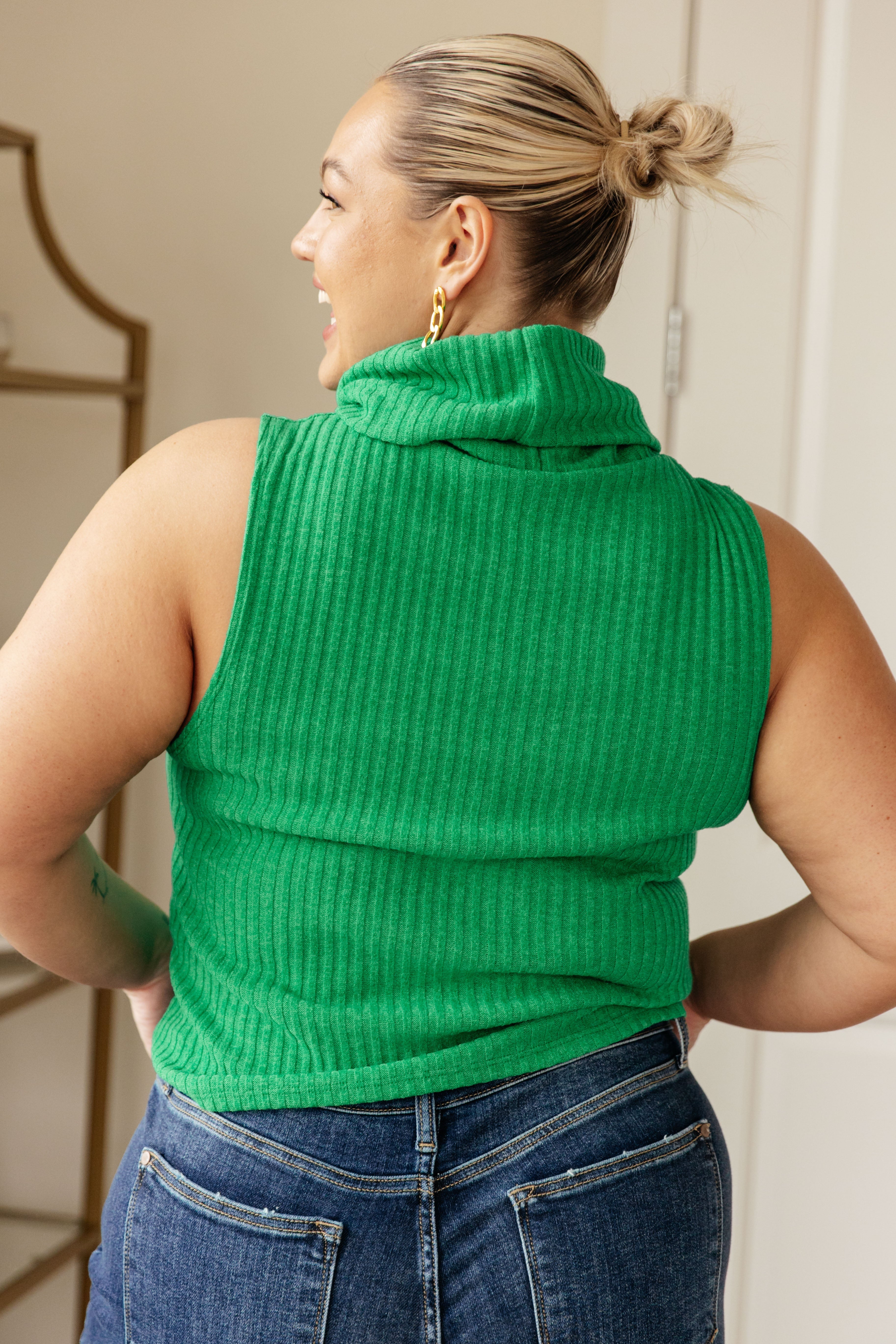 Women's Sleeveless Turtleneck Sweater - Slim Fit Knit Pullover Top for Layering | Perfect for Office Wear, Date Night & Fall Fashion Outfits