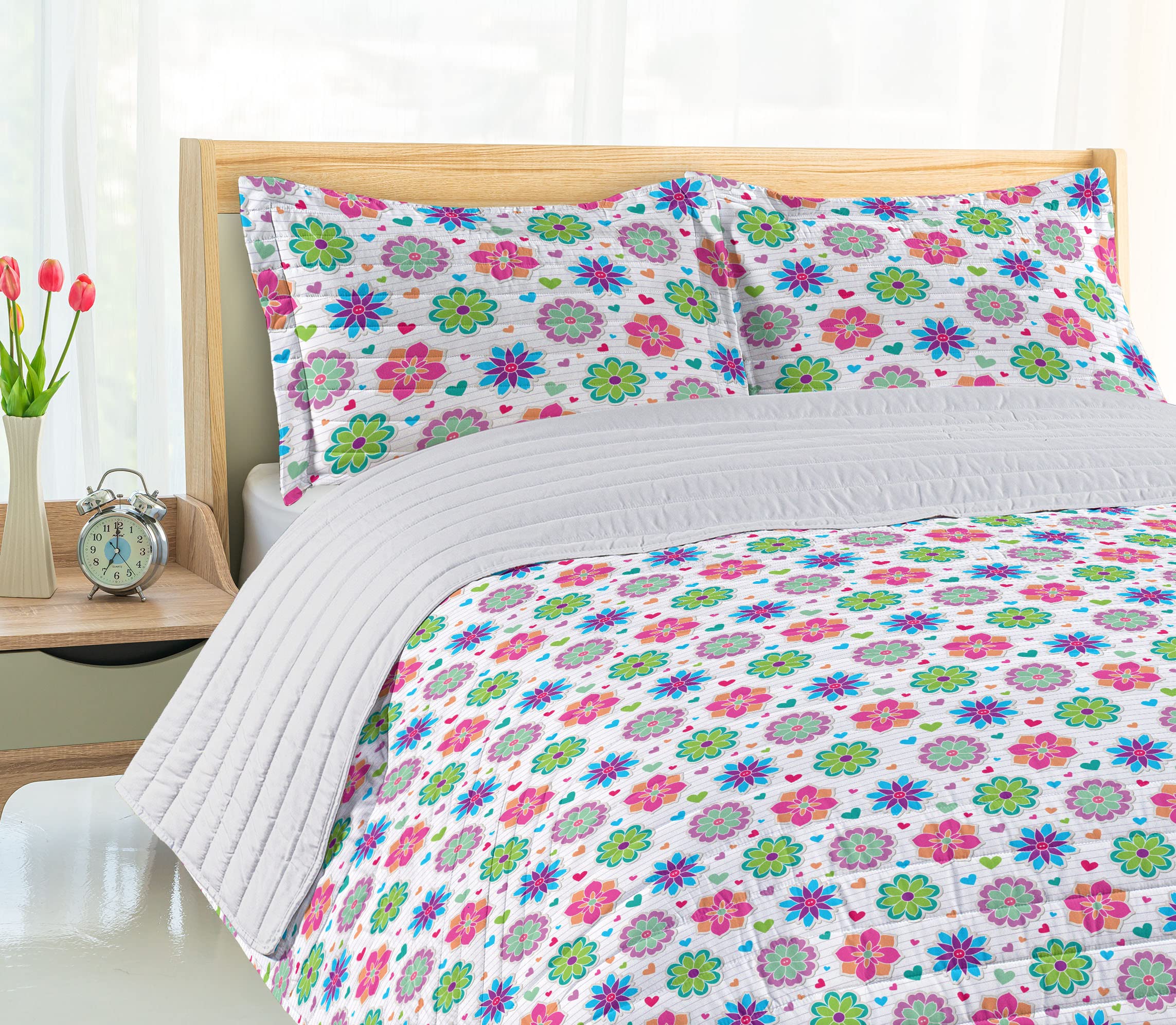 Ambesonne Retro Microfiber Bedspread Set - Vibrant Chamomile Flowers & Hearts Design, Soft King Size Bedding with Pillow Shams & Comforter | Perfect for Bohemian Bedroom Decor, Guest Room Makeover, and Cozy Home Styling
