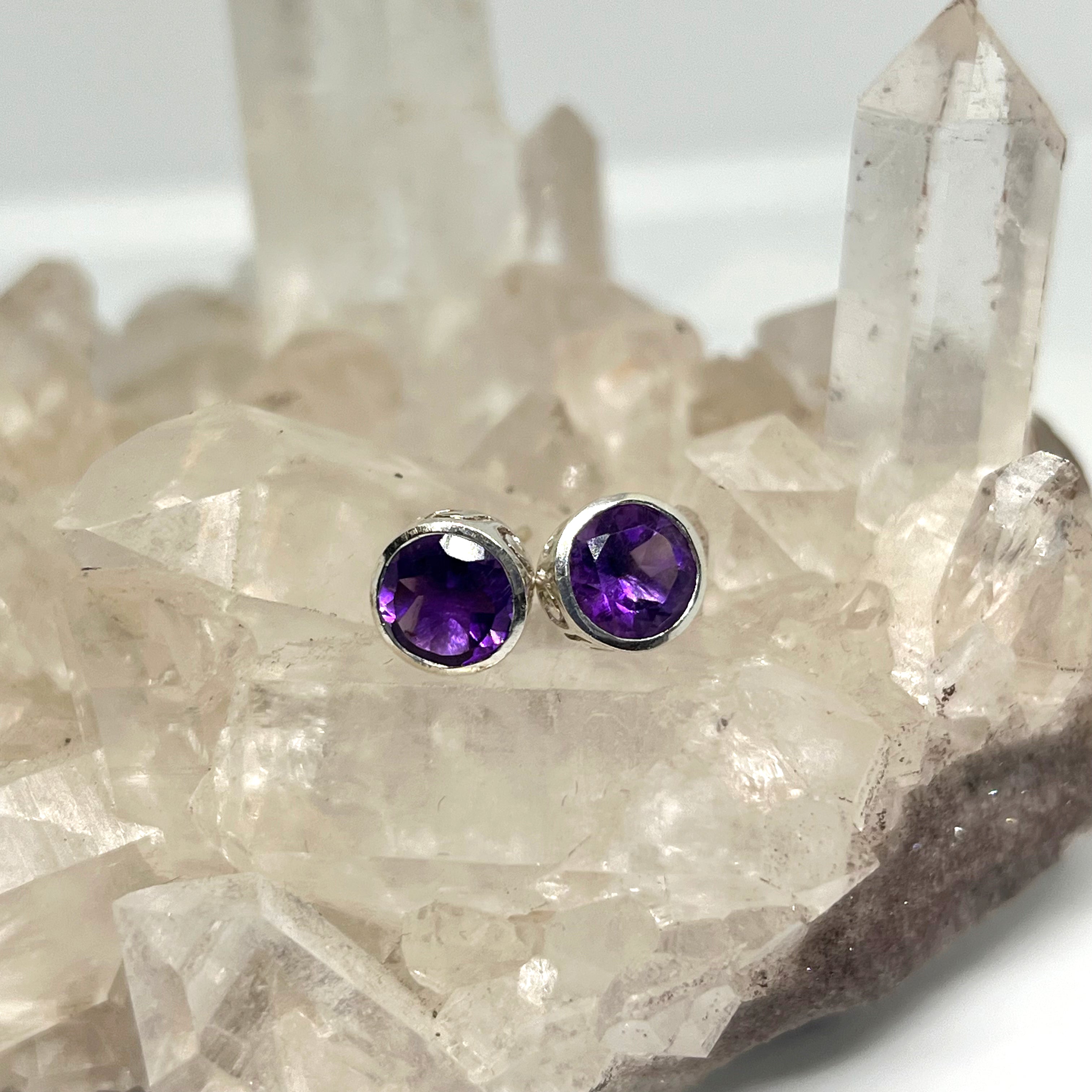 7mm Round Faceted Gemstone Stud Earrings - Decorative Bezel Set for Women, Hypoallergenic Jewelry - Perfect for Daily Wear, Parties & Special Occasions
