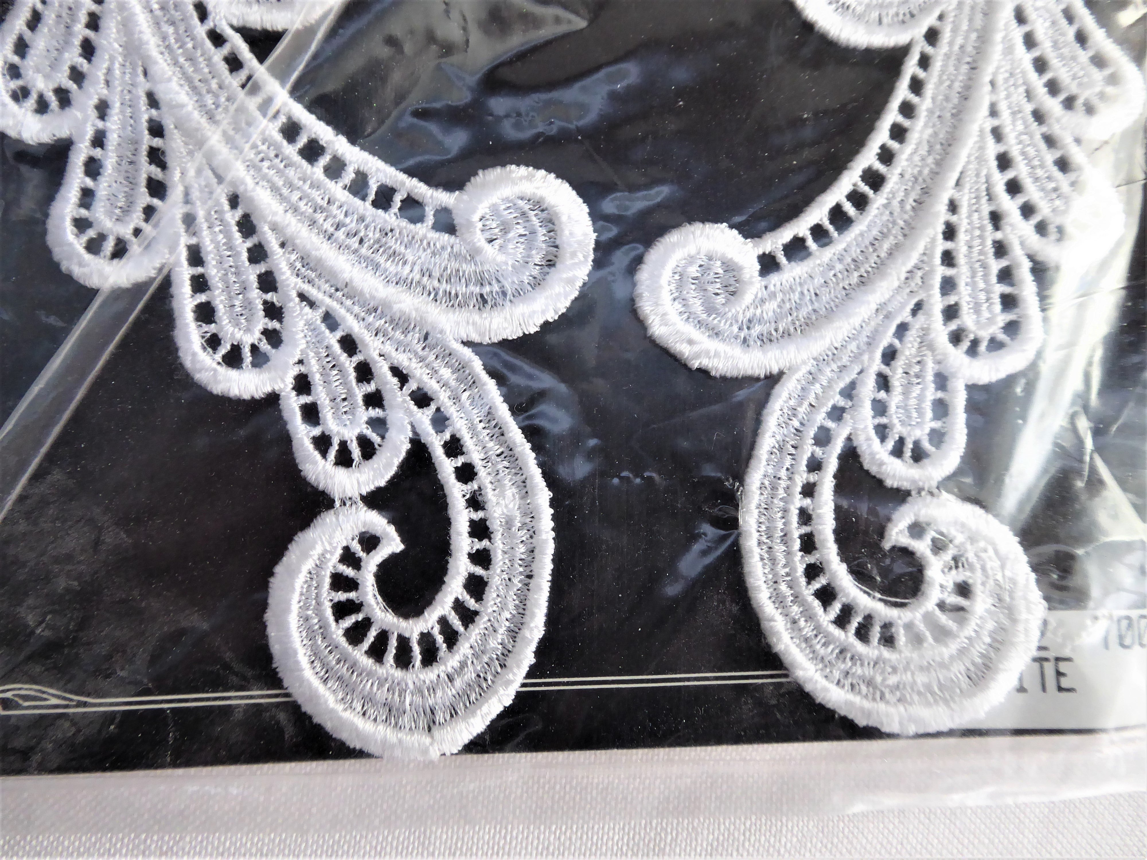 Vintage 1980s Unopened White Pearl Lace Applique Collar - Elegant Lace Inset for DIY Crafts, Wedding Dress Embellishment & Costume Accessories