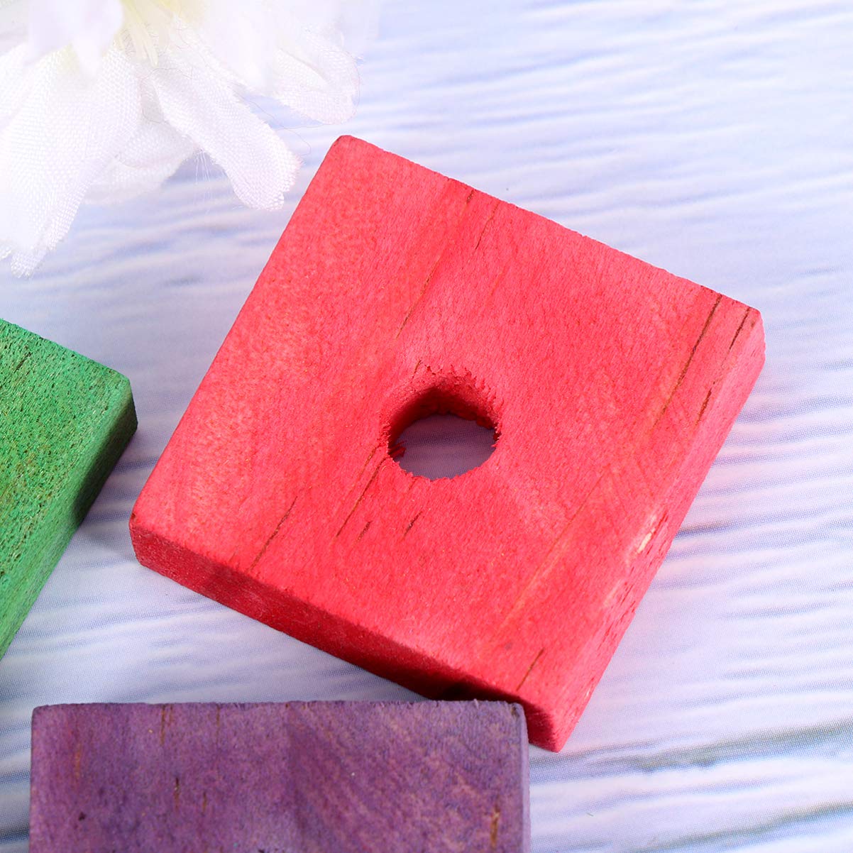 POPETPOP 50-Piece Natural Wooden Chewing Blocks for Parrots & Birds - Safe Bite Toys, DIY Cage Accessories, Mixed Colors - Perfect for Beak Trimming & Mental Stimulation
