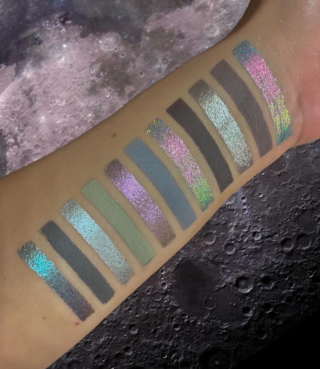 Cold Moon Eyeshadow Palette - 12 Highly Pigmented Matte & Shimmer Shades for Stunning Eye Makeup | Perfect for Day & Night Looks, Parties & Special Occasions