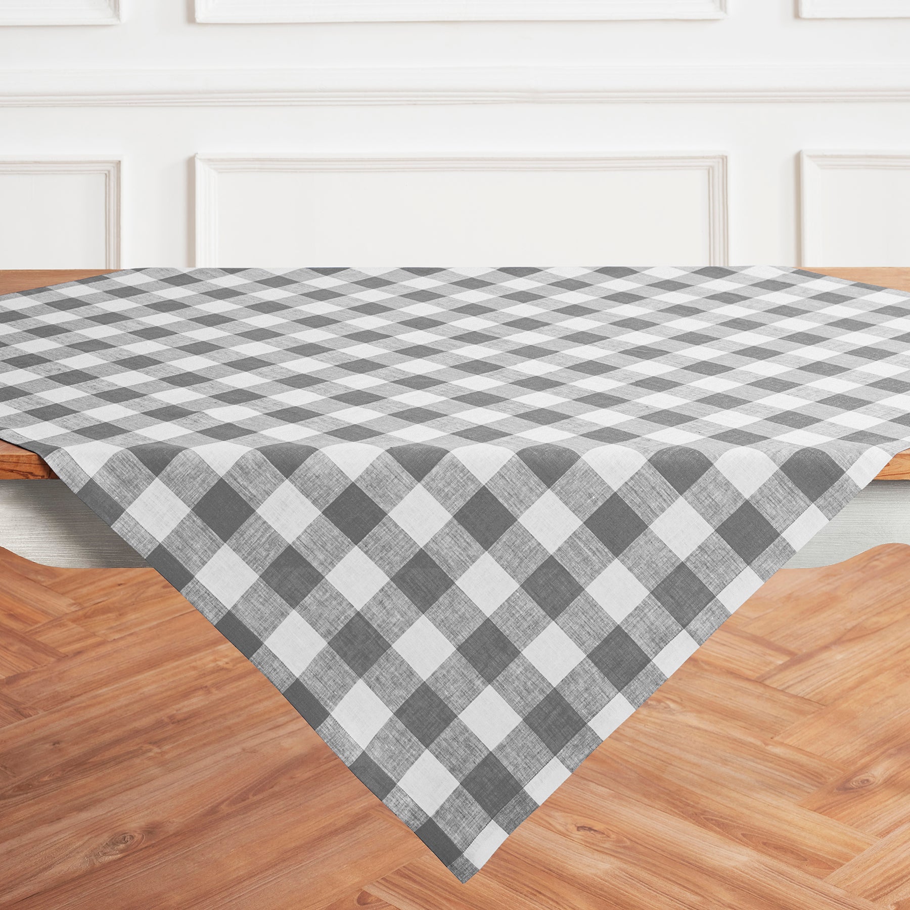 Buffalo Check Table Throw - Soft & Stylish Plaid Table Cover for Dining Room, Kitchen, or Outdoor Picnic - Perfect for Holiday Decor & Cozy Gatherings