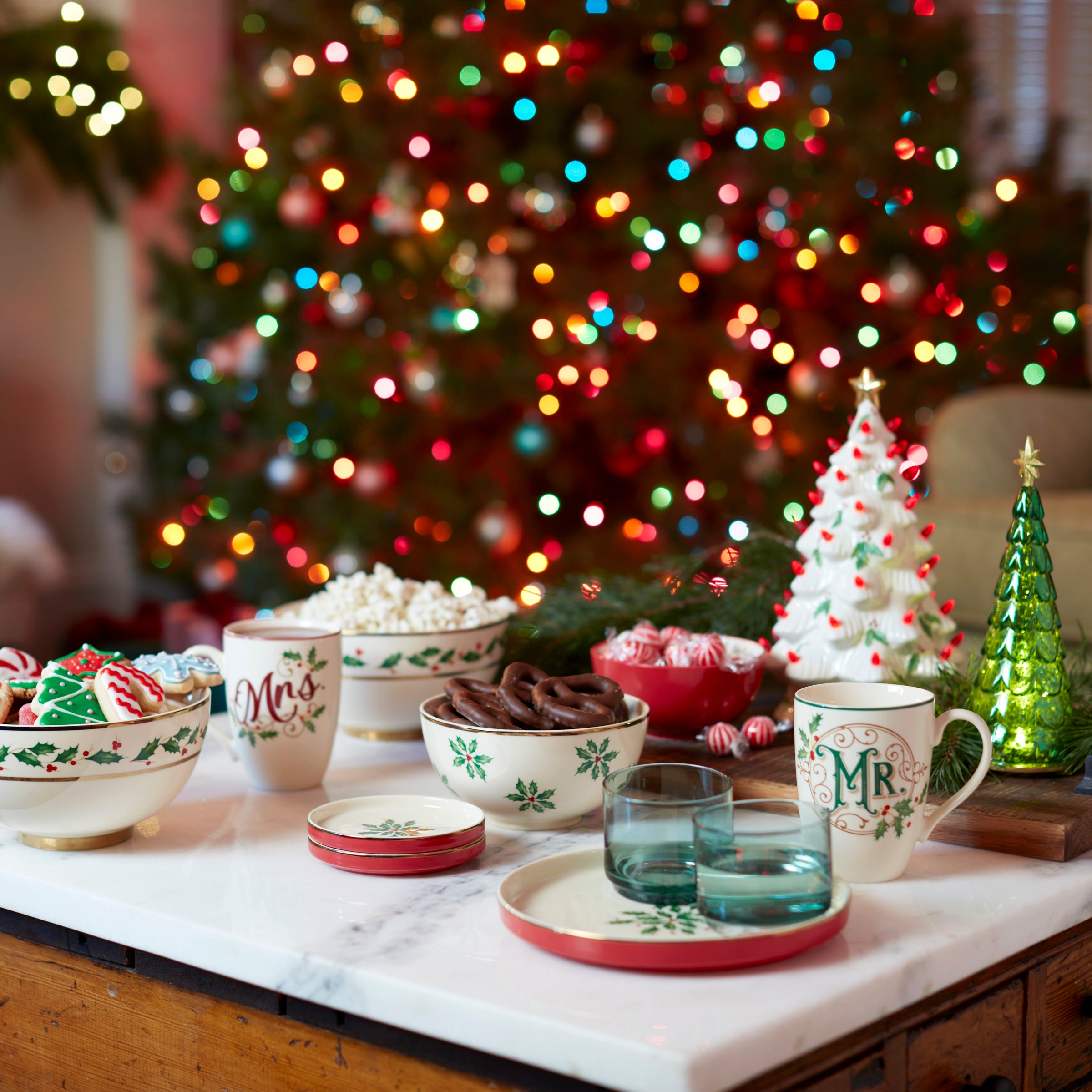 8-Piece Nesting Dinnerware Set for Holiday Gatherings - Stackable Plates & Bowls for Parties, Camping, and Small Space Storage
