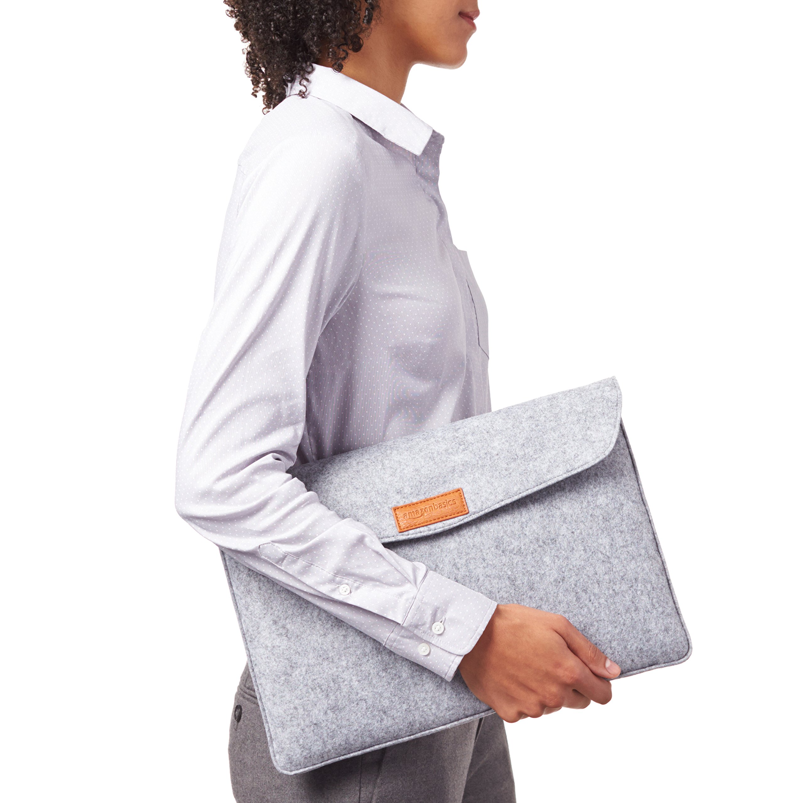 Amazon Basics 15.4 Inch Felt MacBook Laptop Sleeve Case - Light Grey Protective Cover for MacBook Pro/Air | Durable & Scratch-Resistant | Perfect for Travel, Work & School