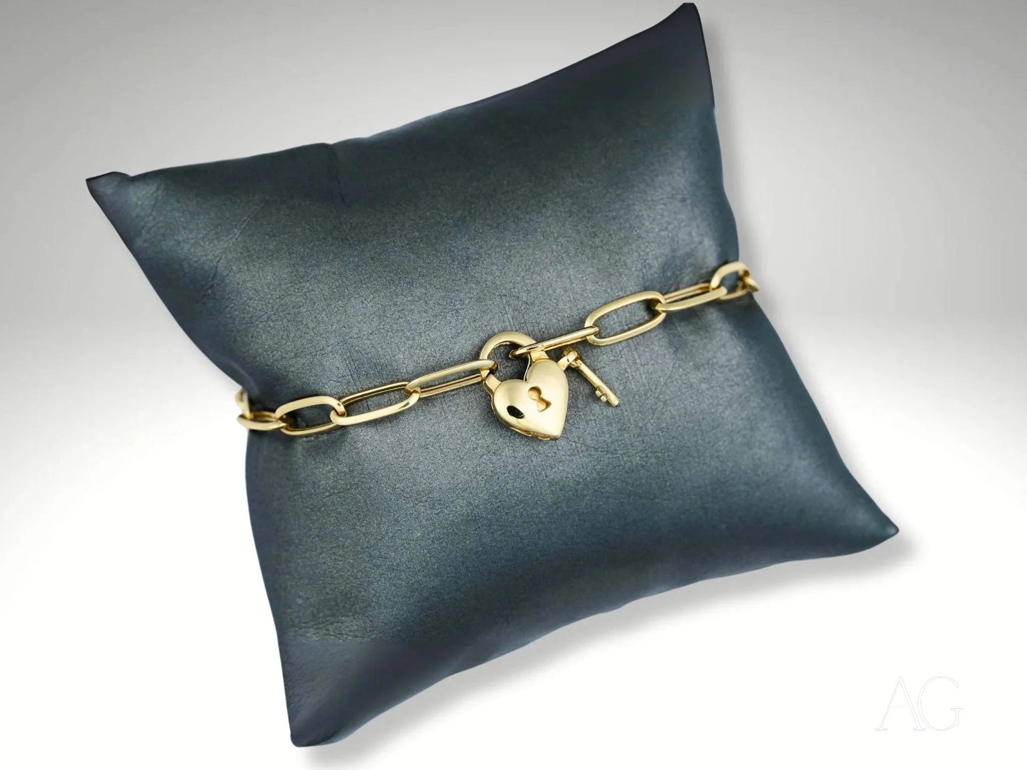 18K Gold Heart Lobster Clasp Bracelet - Elegant Jewelry Gift for Women, Valentine's Day, Anniversary & Special Occasions | Dainty & Stylish Everyday Wear