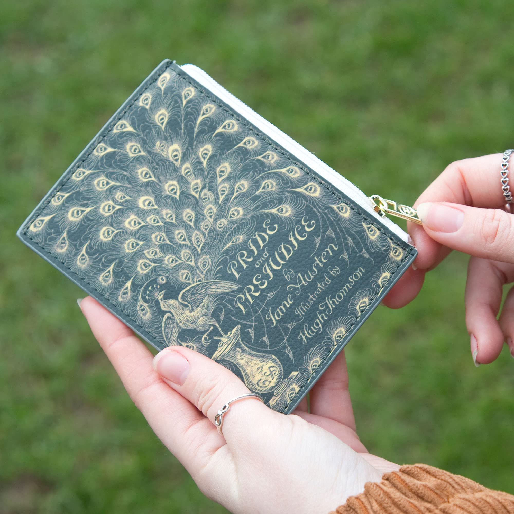 Book Themed Coin Purse for Book Lovers - Perfect Literary Gift for Book Club Members, Readers & Writers - Elegant Women's Wallet for Cash & Cards - Great for Reading Cafés, Book Fairs & Daily Use