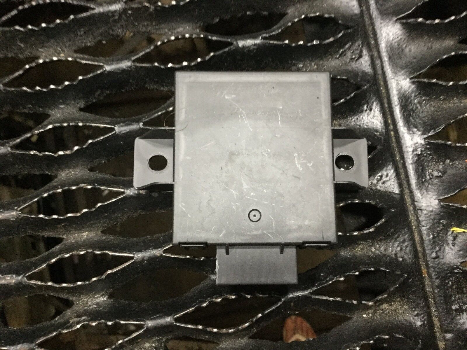 04 05 06 Porsche Cayenne Anti-Theft Immobilizer Module 7L0907719 OEM - Security Upgrade for Parking & Night Protection
