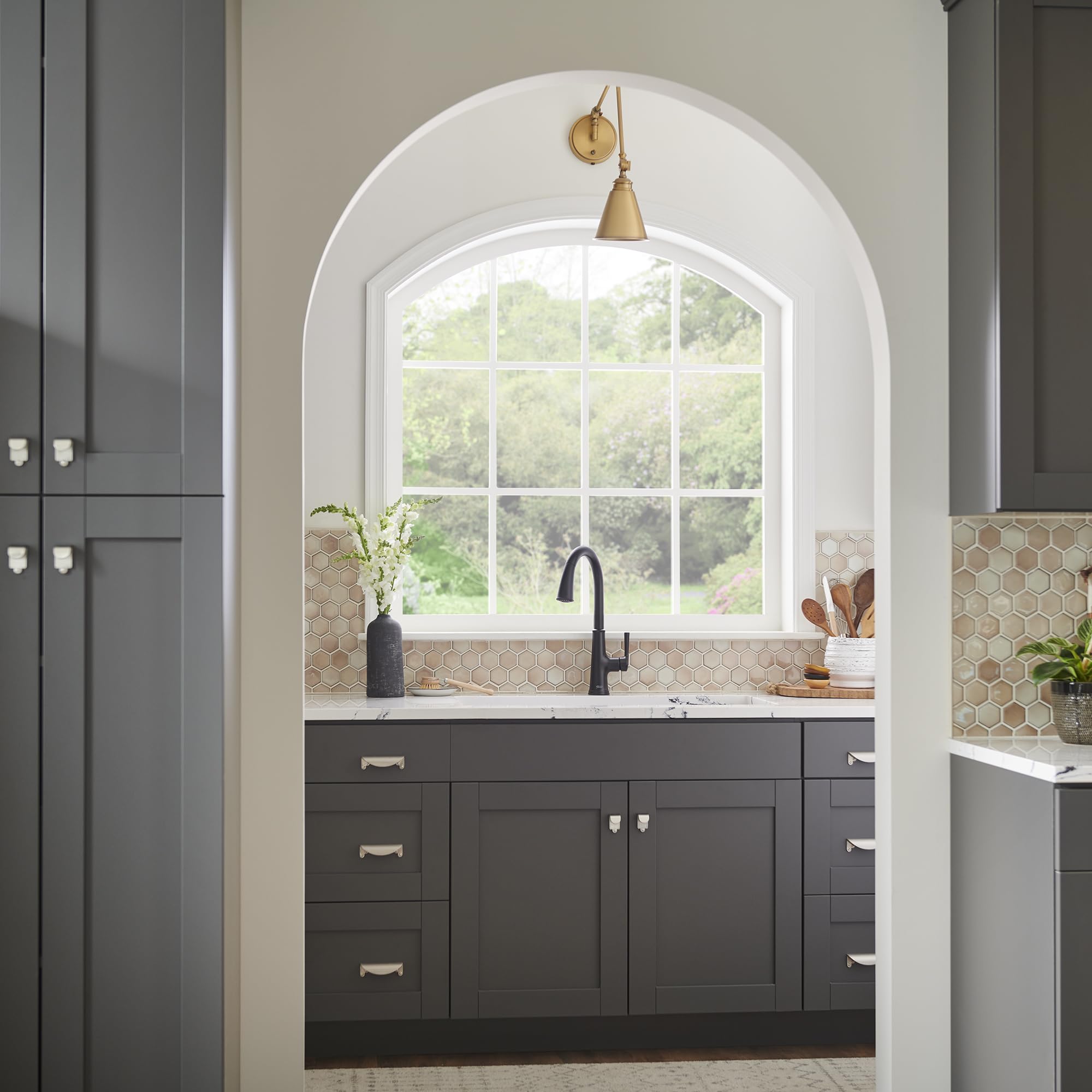 American Standard 9319310.243 Renate Matte Black Pull-Down Kitchen Faucet with Sprayer - Modern Touchless Design for Easy Cooking & Dishwashing (Ideal for Home, Restaurant & Commercial Kitchens)