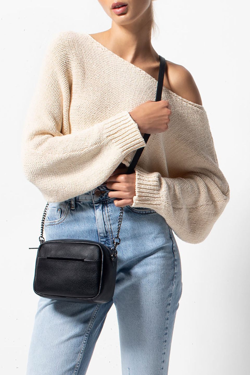 Stylish Black Crossbody Bag with Chain Strap - Perfect for Everyday Use, Travel, and Night Out