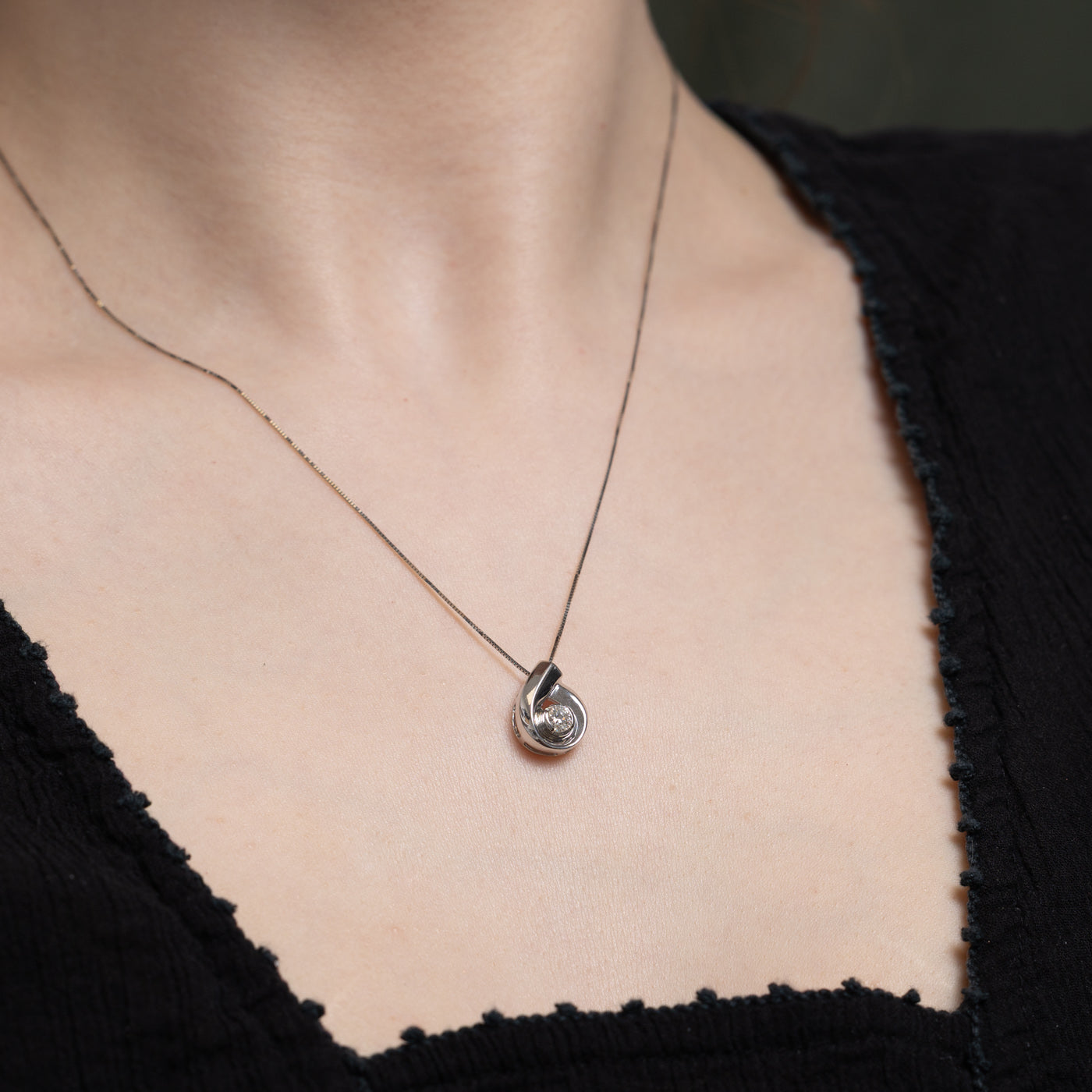 0.22ct Pear Shaped Diamond Pendant Necklace in 18K Gold - Elegant Jewelry Gift for Women, Perfect for Weddings, Anniversaries & Special Occasions