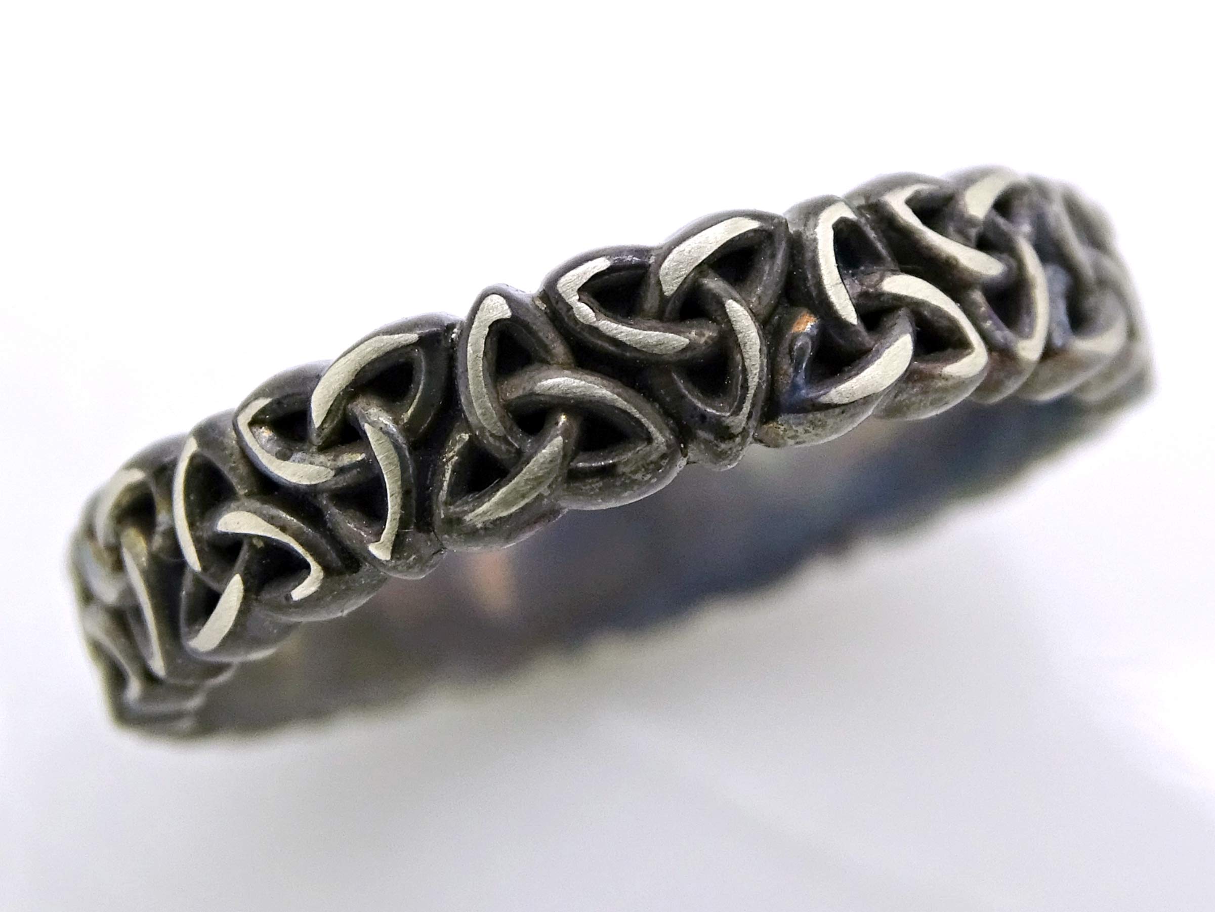 Viking Knot Ring - White Gold & Black Gold Trinity Knot Celtic Eternity Ring - Unique Men's Wedding Band - Perfect Gift for Him - Ideal for Viking-Themed Weddings, Anniversary Gifts & Norse Jewelry Collections