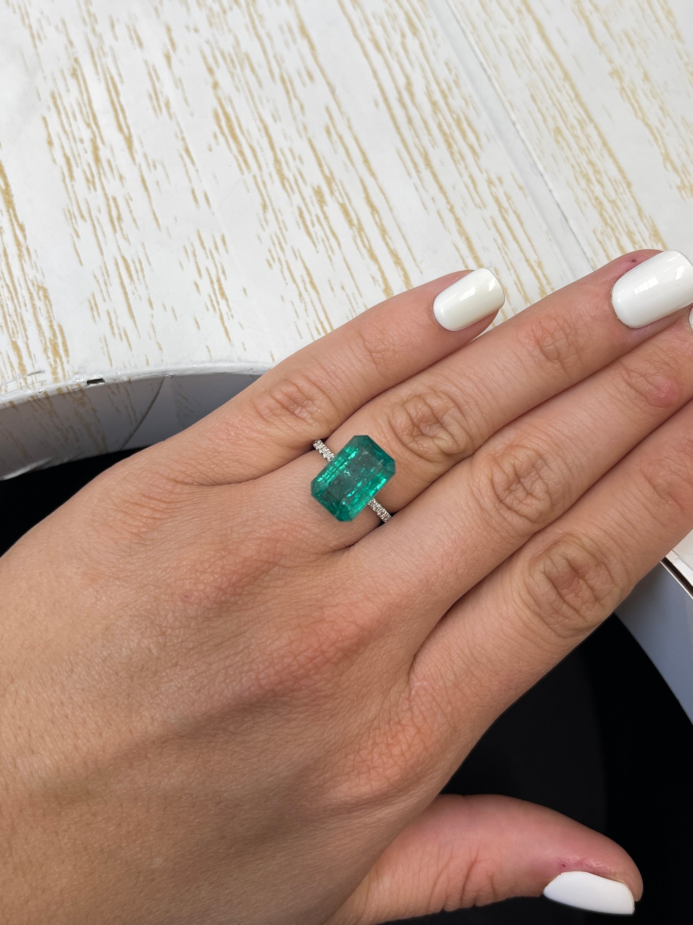 7.96 Carat 14x9mm Elongated Green Natural Loose Zambian Emerald Gemstone for Jewelry Making - Perfect for Engagement Rings, Earrings & Necklaces