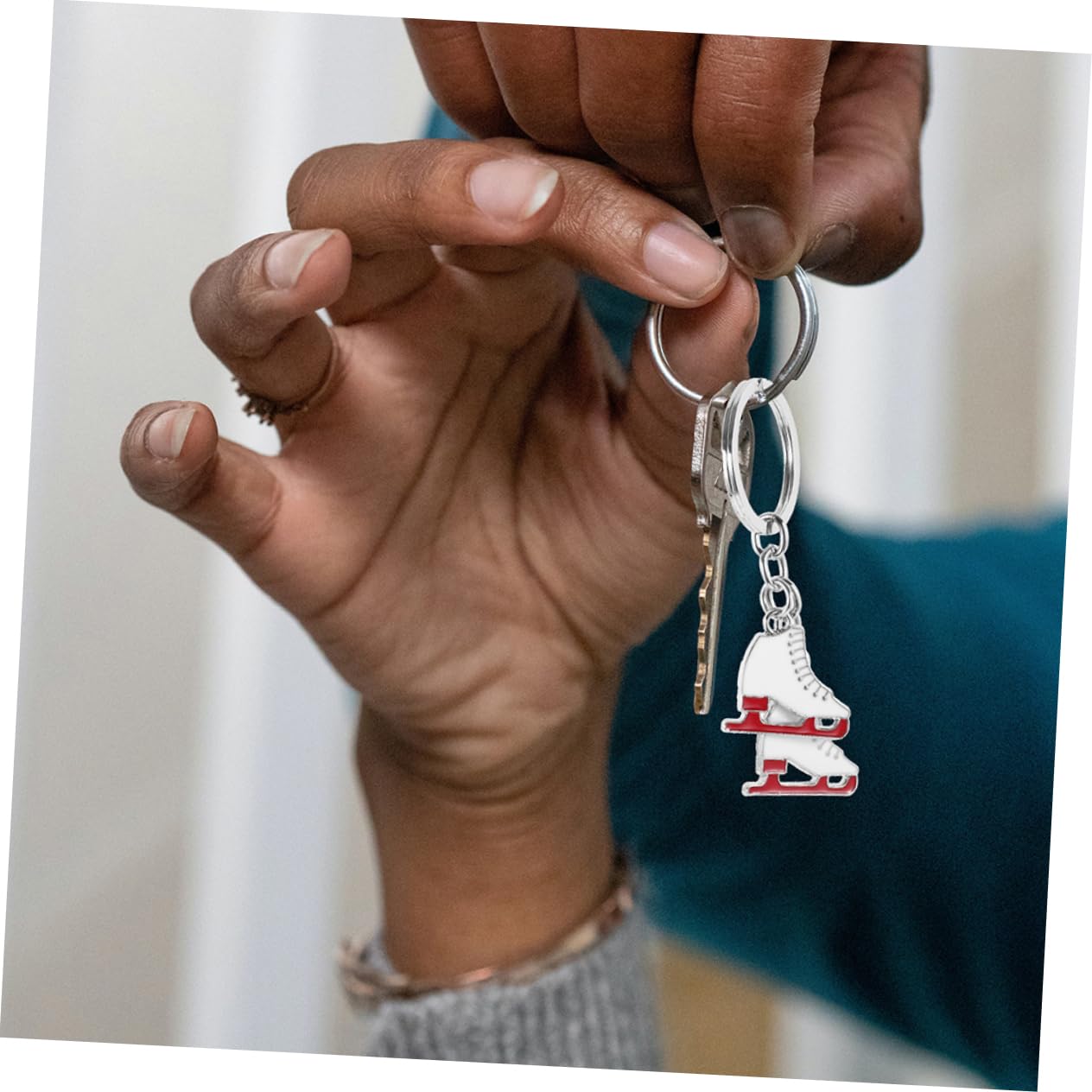 Anneome Skating Keychain Set - 3pcs Metal Ice Skate Pendant Keychains for Women, Fashionable Charm Key Rings - Perfect for Gifts, Bags, and Winter Sports Enthusiasts