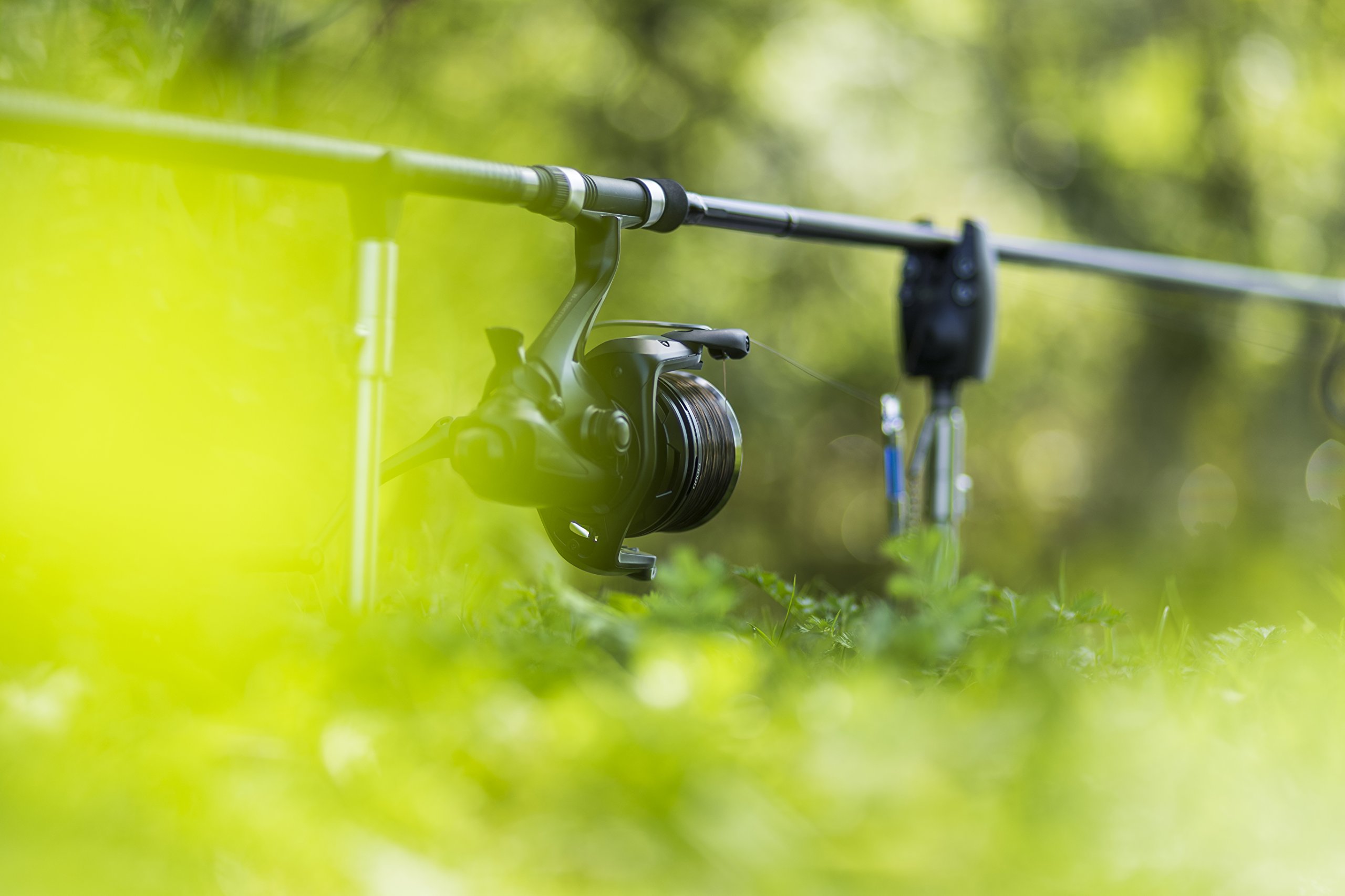 Shimano Baitrunner XT-B Longcast Medium Big Free Spool Fishing Reel - Saltwater & Freshwater Baitcasting Reel for Surf, Pier, and Boat Fishing