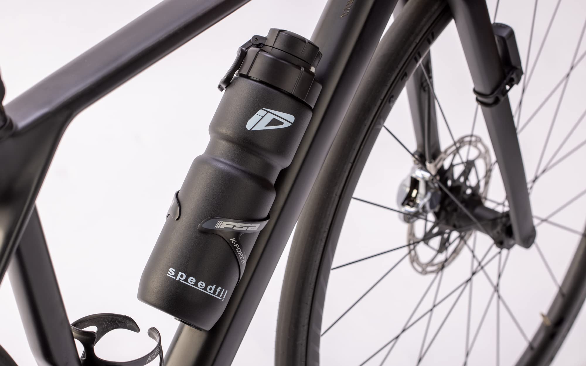 Speedfil Speedflask 21 oz. Vacuum Insulated Stainless Steel Cycling Water Bottle with Bounce Back Lid 2.0 - Leakproof, BPA Free, Keeps Drinks Cold 24 Hours - Perfect for Road Biking, Mountain Biking & Outdoor Sports (Black)