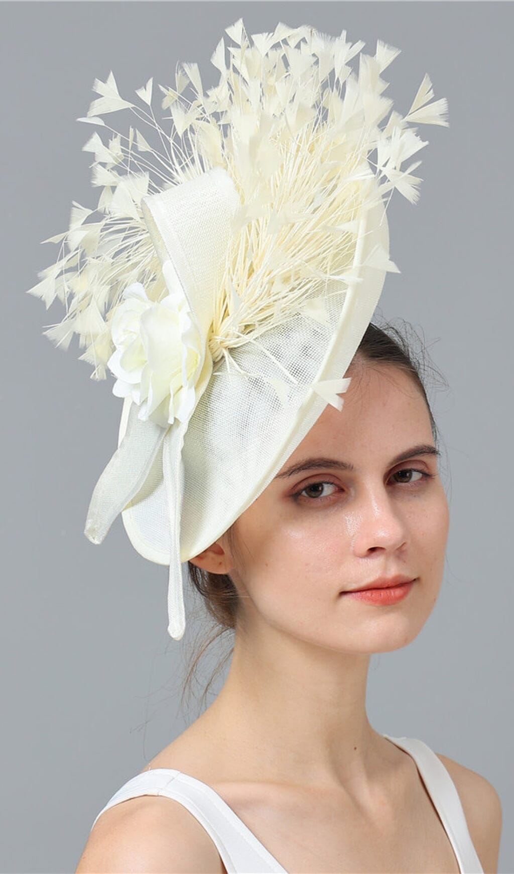 Elegant Feather Fascinators for Women - Stylish Hair Accessories for Weddings, Parties & Special Occasions