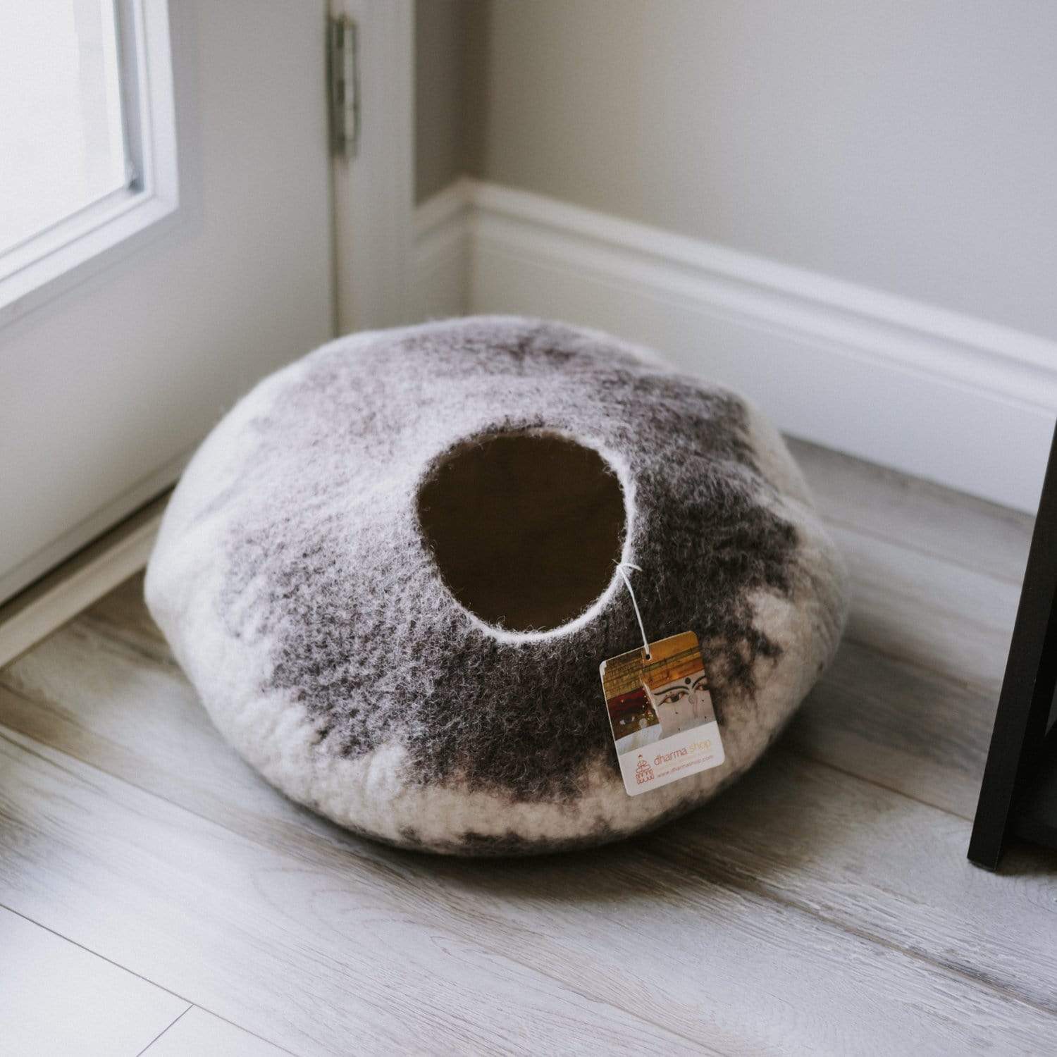 Cozy Himalayan Cat Cave Bed - Warm & Soft Pet Hideaway for Indoor Cats - Perfect for Napping, Lounging & Stress Relief
