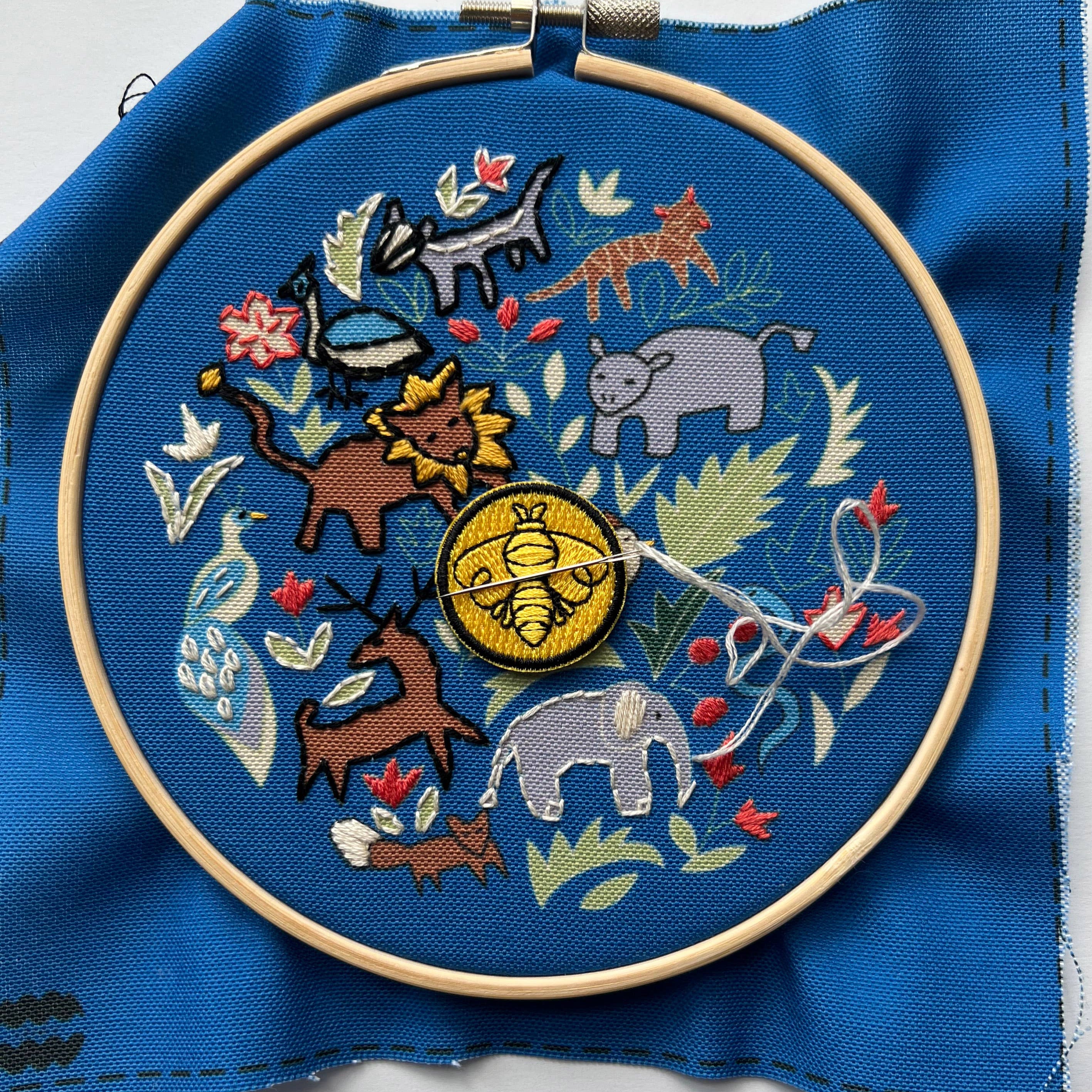 Embroidered Bee Needle Minder - Magnetic Needle Holder for Sewing & Embroidery - Perfect for Quilting, Cross Stitch & Craft Projects