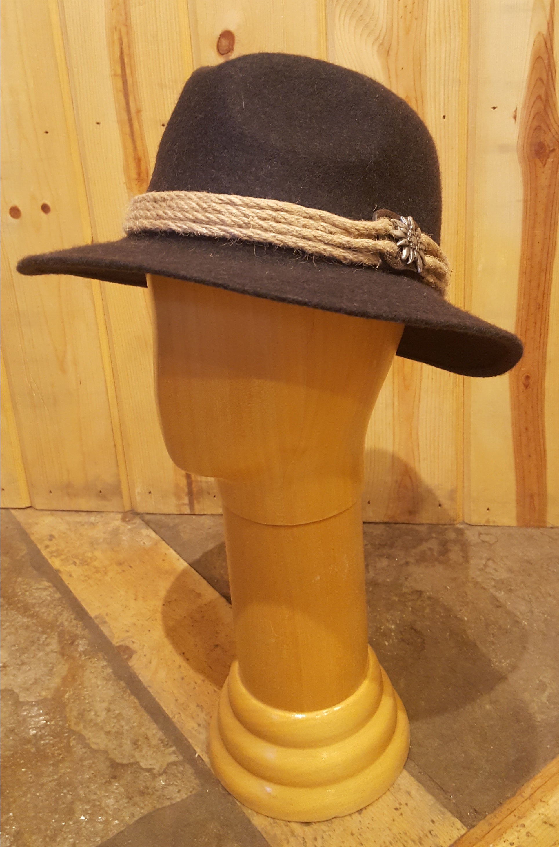 Authentic German Trachten Hat with Coin, Edelweiss, Antler Piece - Traditional Bavarian Oktoberfest Costume Accessory for Beer Festival, Halloween & Cultural Events