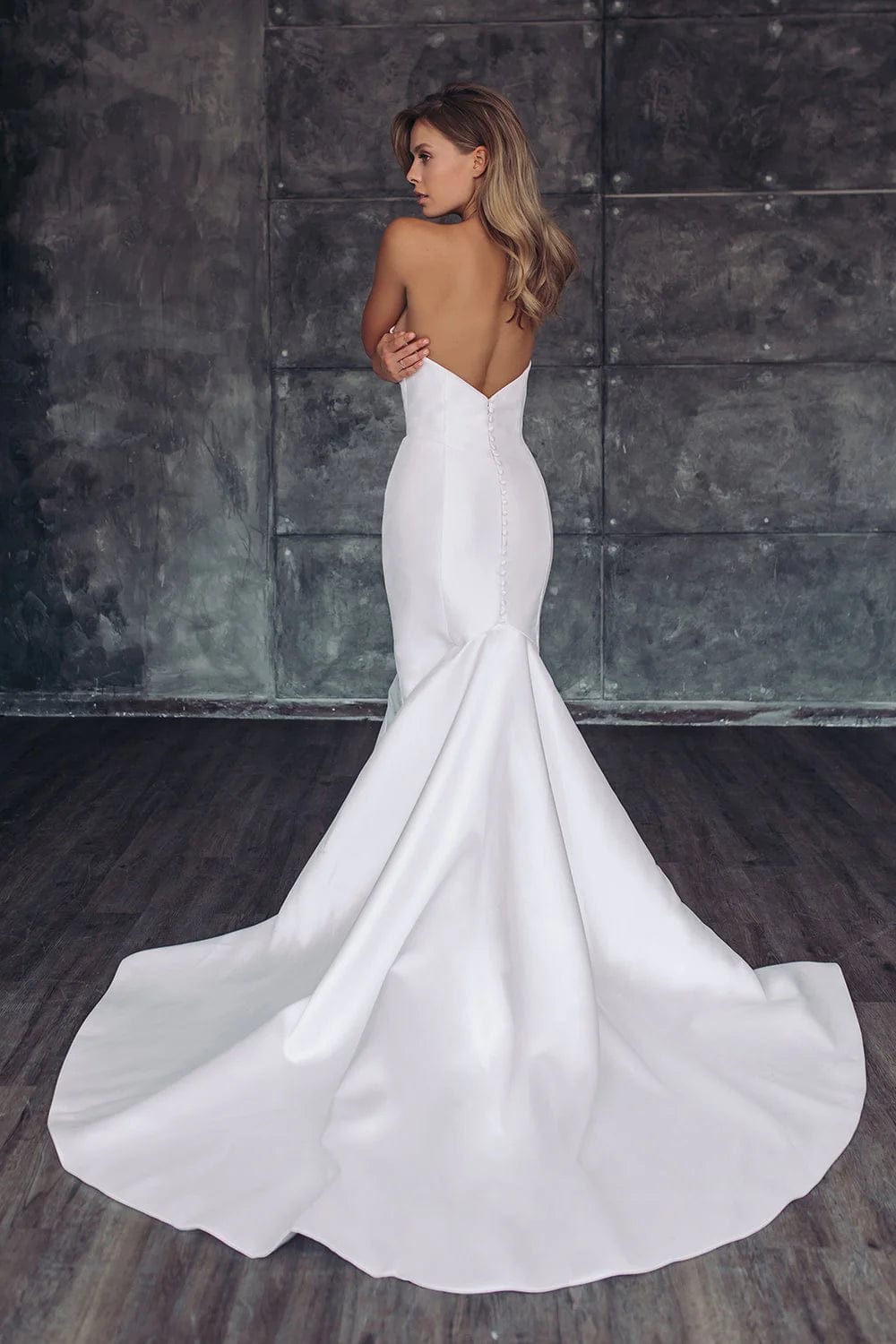 Antonio Gual Kylie Size 18 Women's Fashion Dress - Perfect for Parties, Weddings & Special Occasions