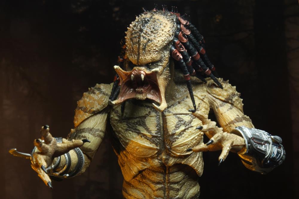 Predator Ultimate Assassin Deluxe Figure - Unarmored Version | Highly Detailed Collectible for Fans & Action Figure Enthusiasts | Perfect for Display, Cosplay, and Movie-Themed Collections