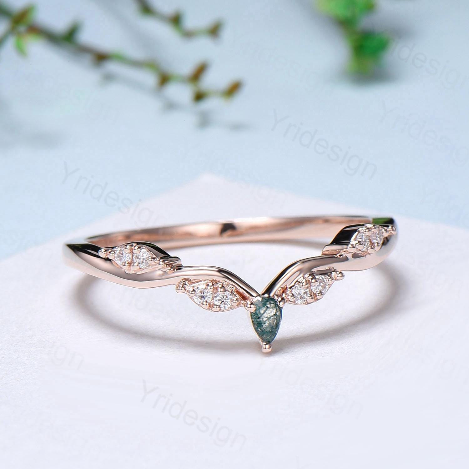 14K Rose Gold Curved Moss Agate Wedding Band with Moissanite Diamonds - Teardrop Green Agate Stacking Ring for Women, Anniversary Gift, Perfect for Bridal Jewelry & Special Occasions