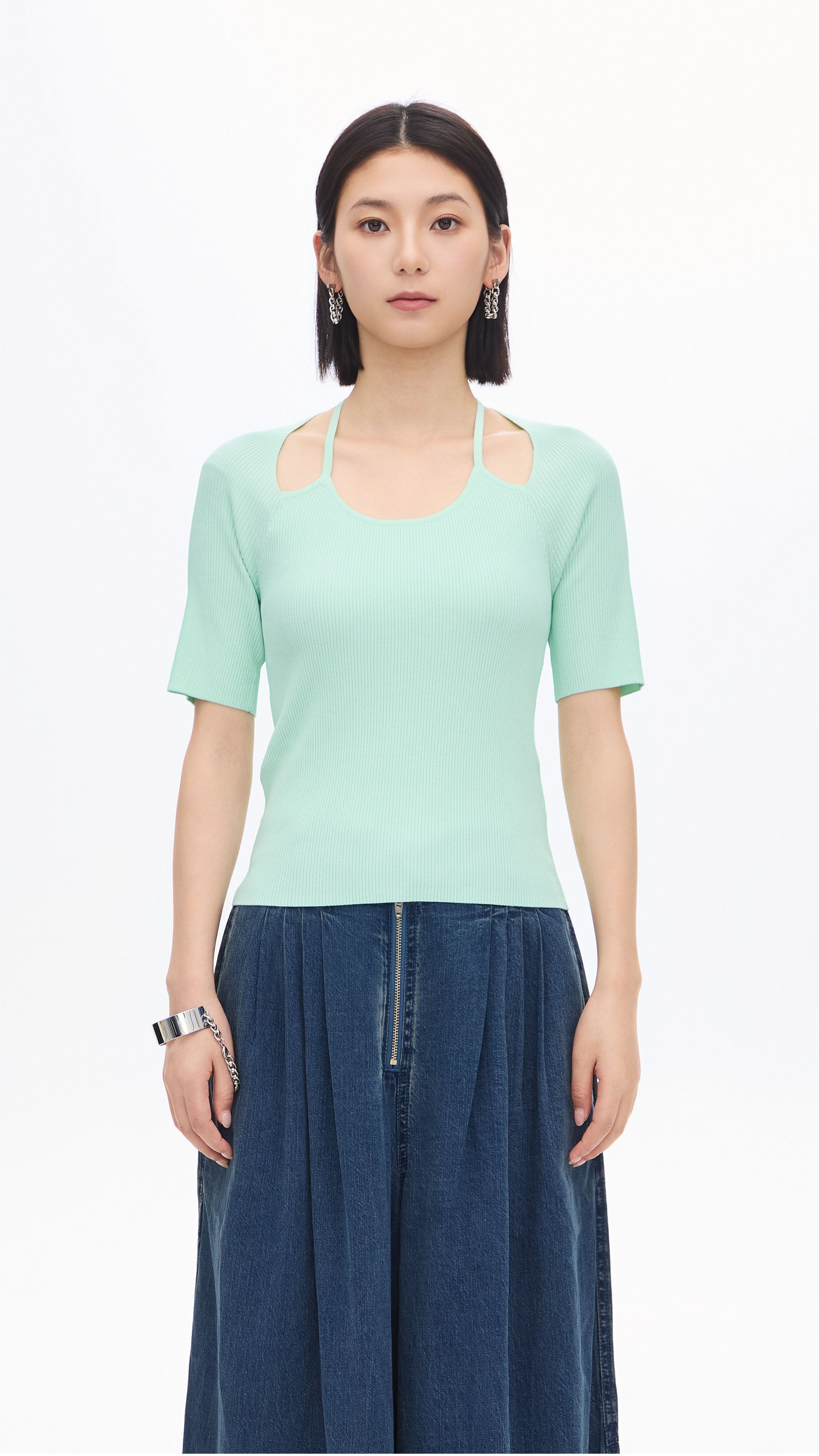 Elegant Halter Neckline Top for Women - Stylish Summer Blouse, Casual & Party Wear - Perfect for Beach, Date Night & Outdoor Events
