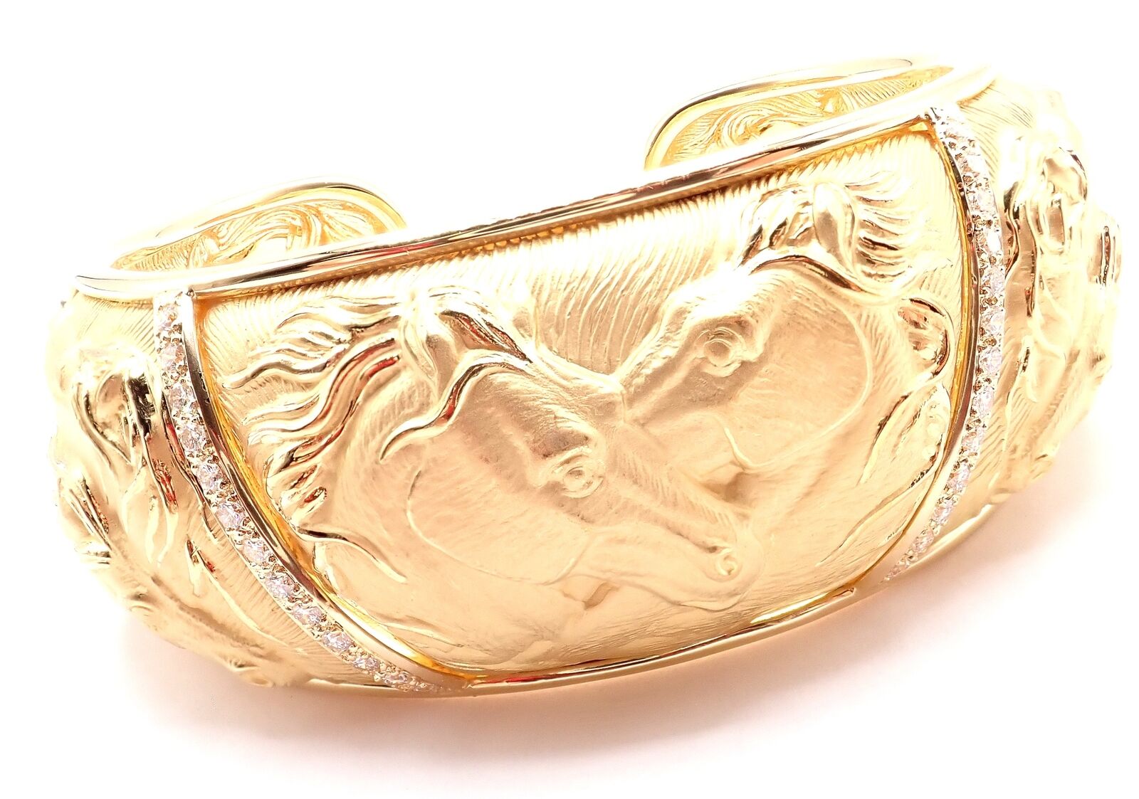 Authentic Carrera Y Carrera 18k Yellow Gold Horse Pendant & Bracelet Set - Elegant Equestrian Jewelry for Women, Perfect Gift for Horse Lovers & Special Occasions