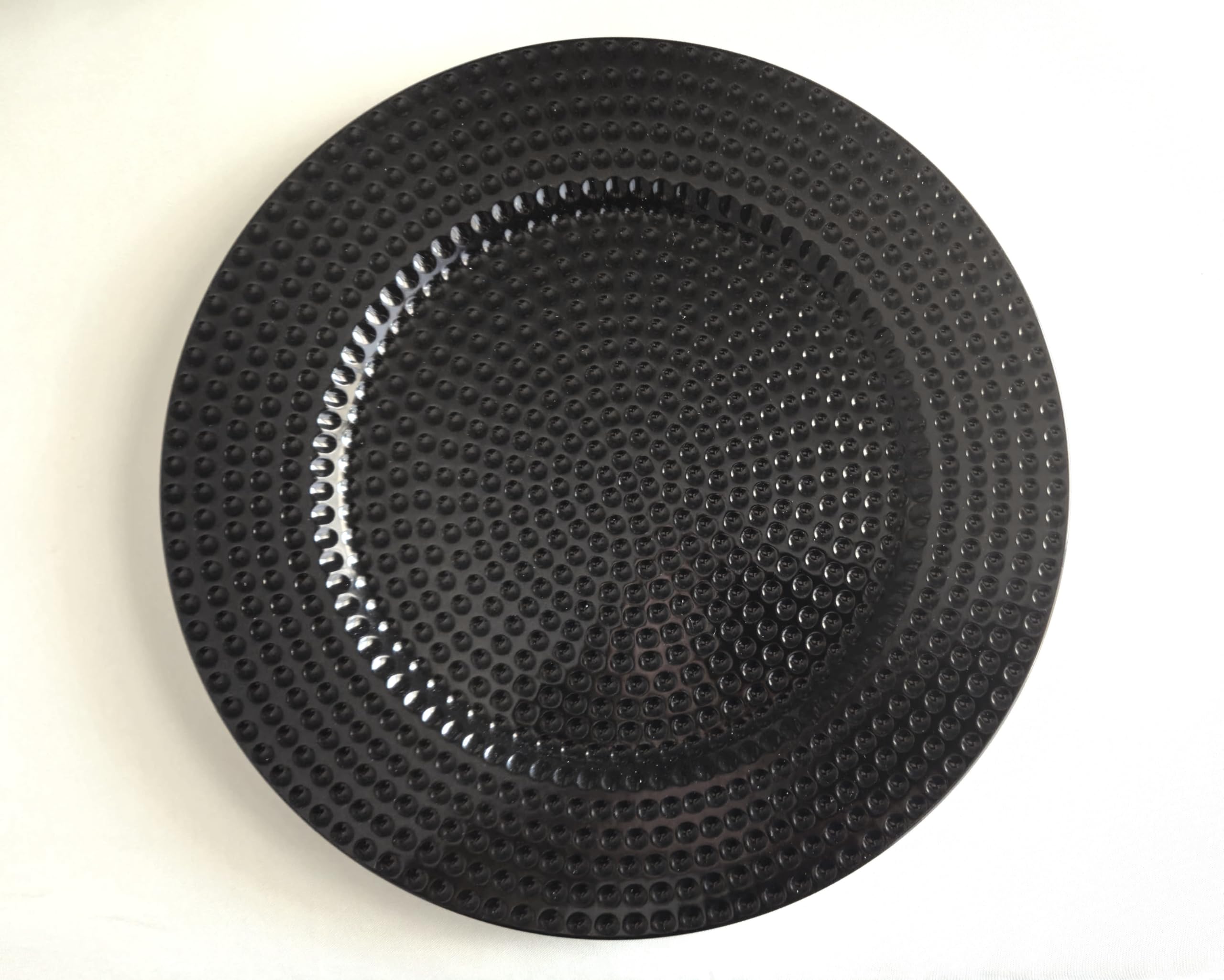 40-Piece 13-Inch Round Acrylic Charger Plates for Weddings & Dinner Parties - Hammered Black Finish - Elegant Table Decor for Formal Events, Banquets, and Holiday Gatherings