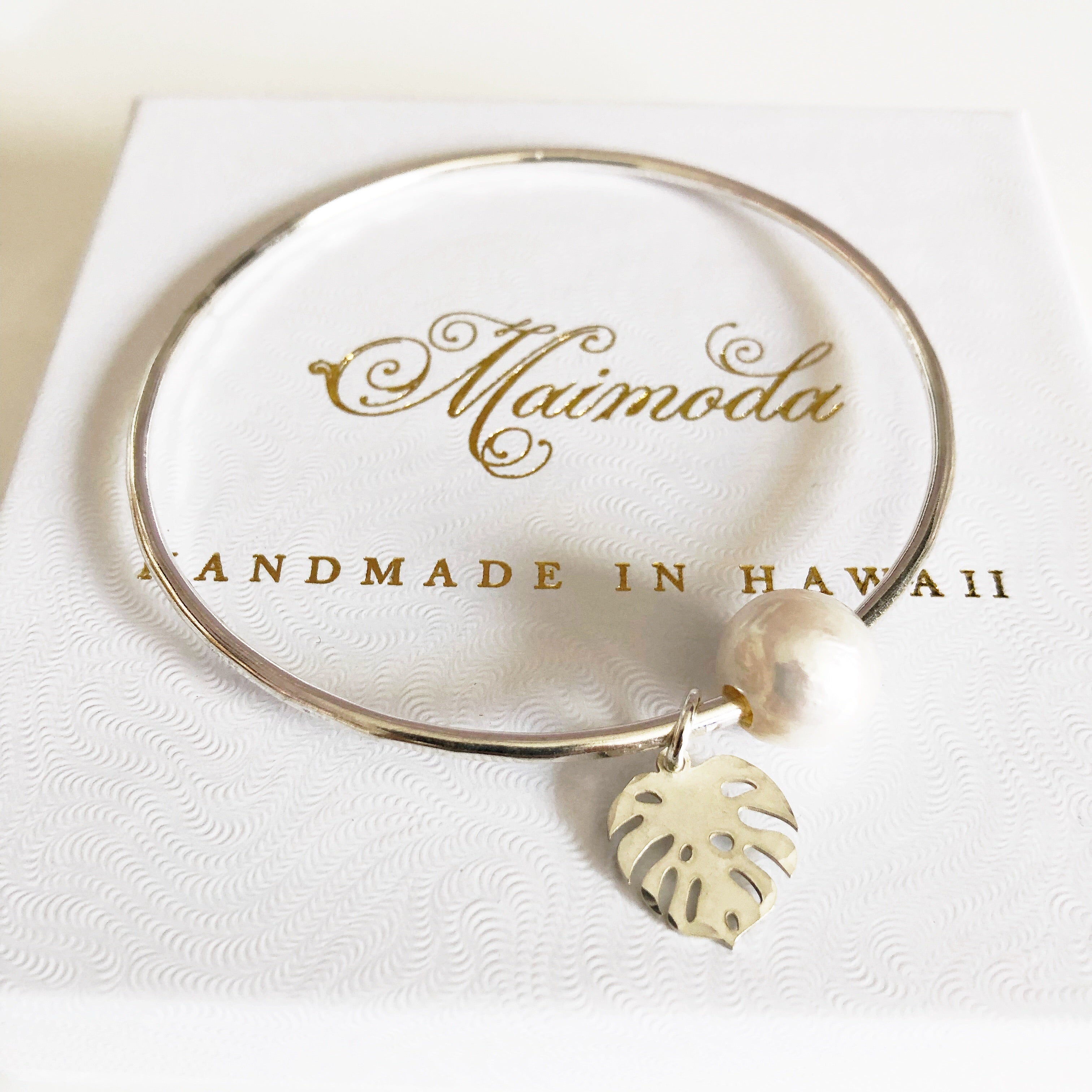 Monstera Bangle Bracelet with White Pearl Charm - Elegant Boho Jewelry for Women, Perfect for Casual Wear, Parties & Gifts (B410)