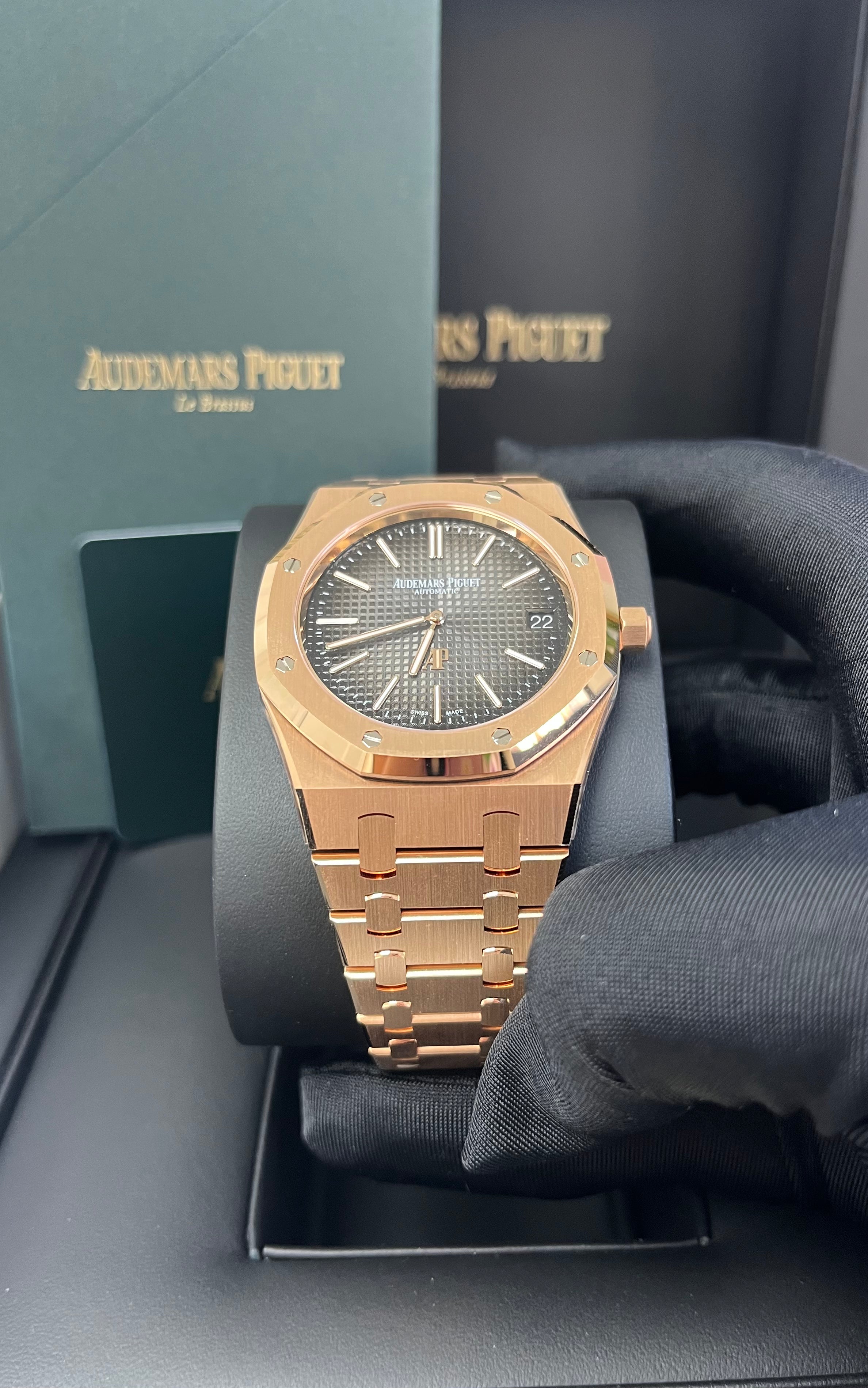 Audemars Piguet Royal Oak Jumbo 16202OR Extra Thin 39mm 18K Rose Gold Men's Luxury Watch - Perfect for Business Meetings & Formal Occasions