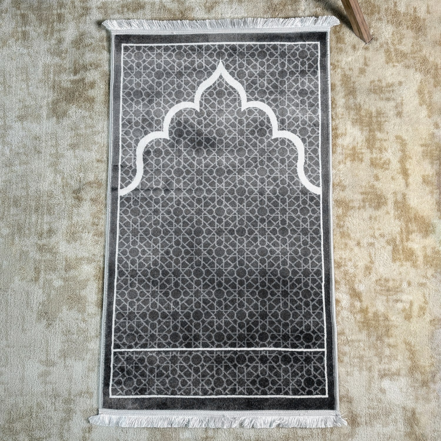 Premium Islamic Prayer Mat with Beautiful Designs - Perfect Gift for Muslims - Ideal for Home, Mosque, and Travel Use