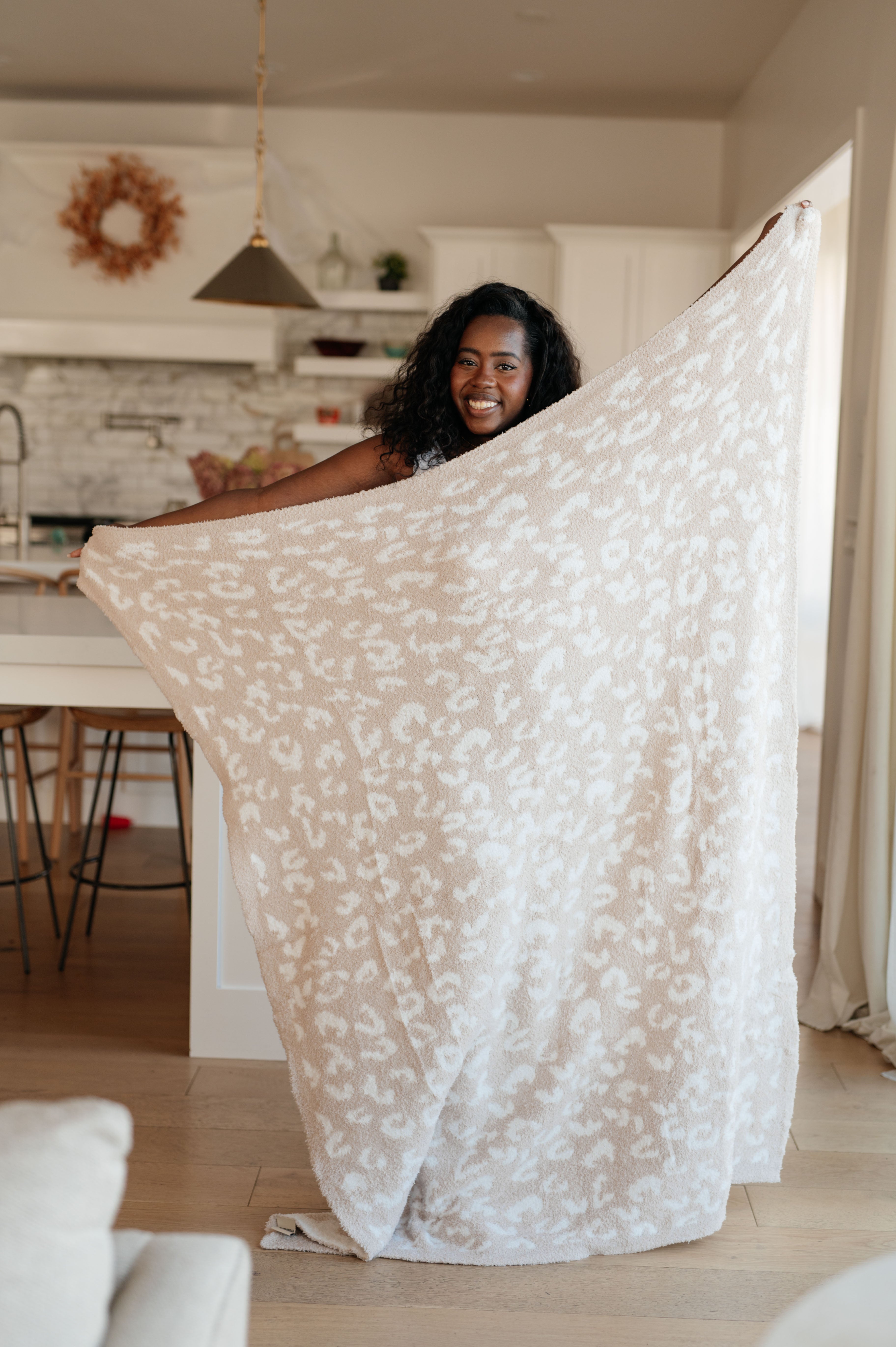 Ari Soft Fleece Blanket - Single Size Cozy Throw for Cuddling - Neutral Animal Print - Perfect for Bed, Sofa & Travel