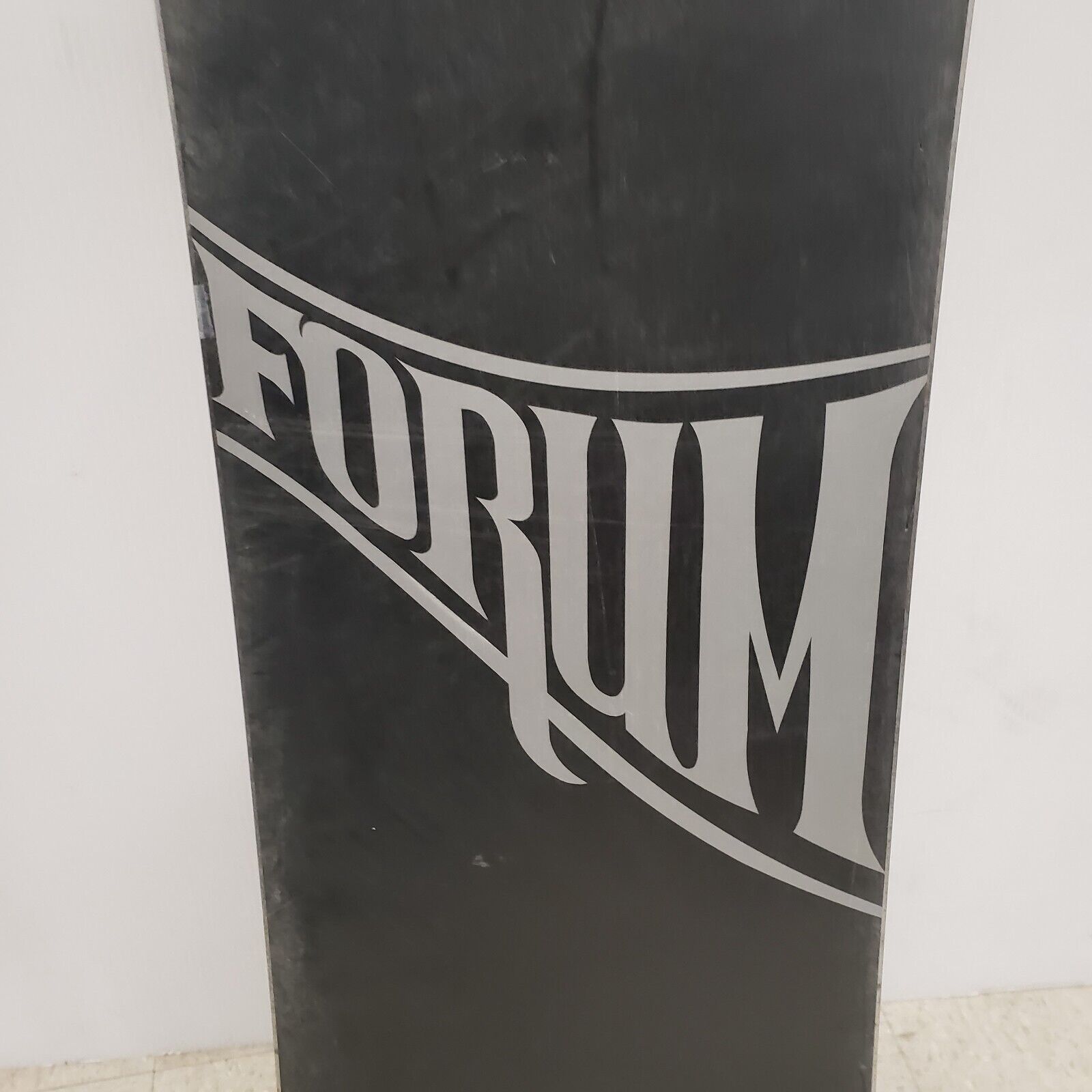 Forum Raider 155cm Snowboard for Men & Women - All-Mountain Freestyle Snowboard for Powder, Park & Groomed Runs - Perfect for Beginners to Advanced Riders