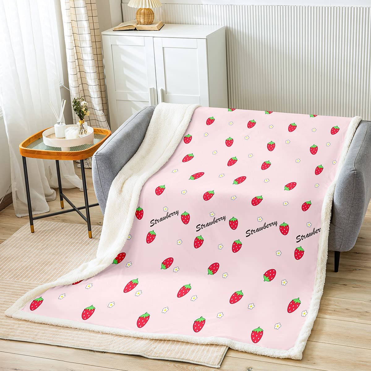 Feelyou Strawberry Throw Blanket - Kawaii Floral Sherpa Fleece Blanket for Girls, Teens & Kids - Soft Pink Fruit Pattern Warm Fuzzy Blanket 60