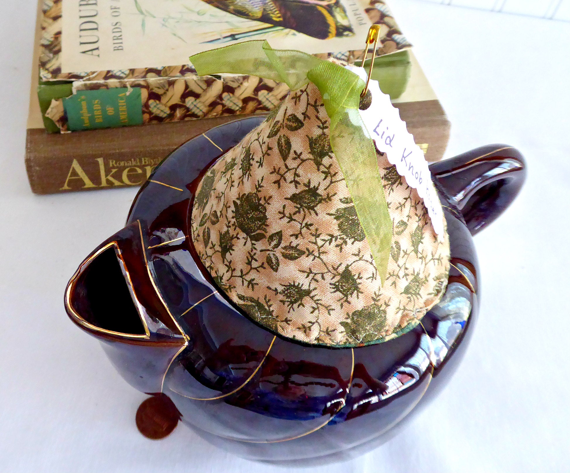 Tan Olive Green Knob Teapot Lid Holder with Padded Chintz Lining – Perfect for Tea Ceremonies, Kitchen Decor, and Gift Giving