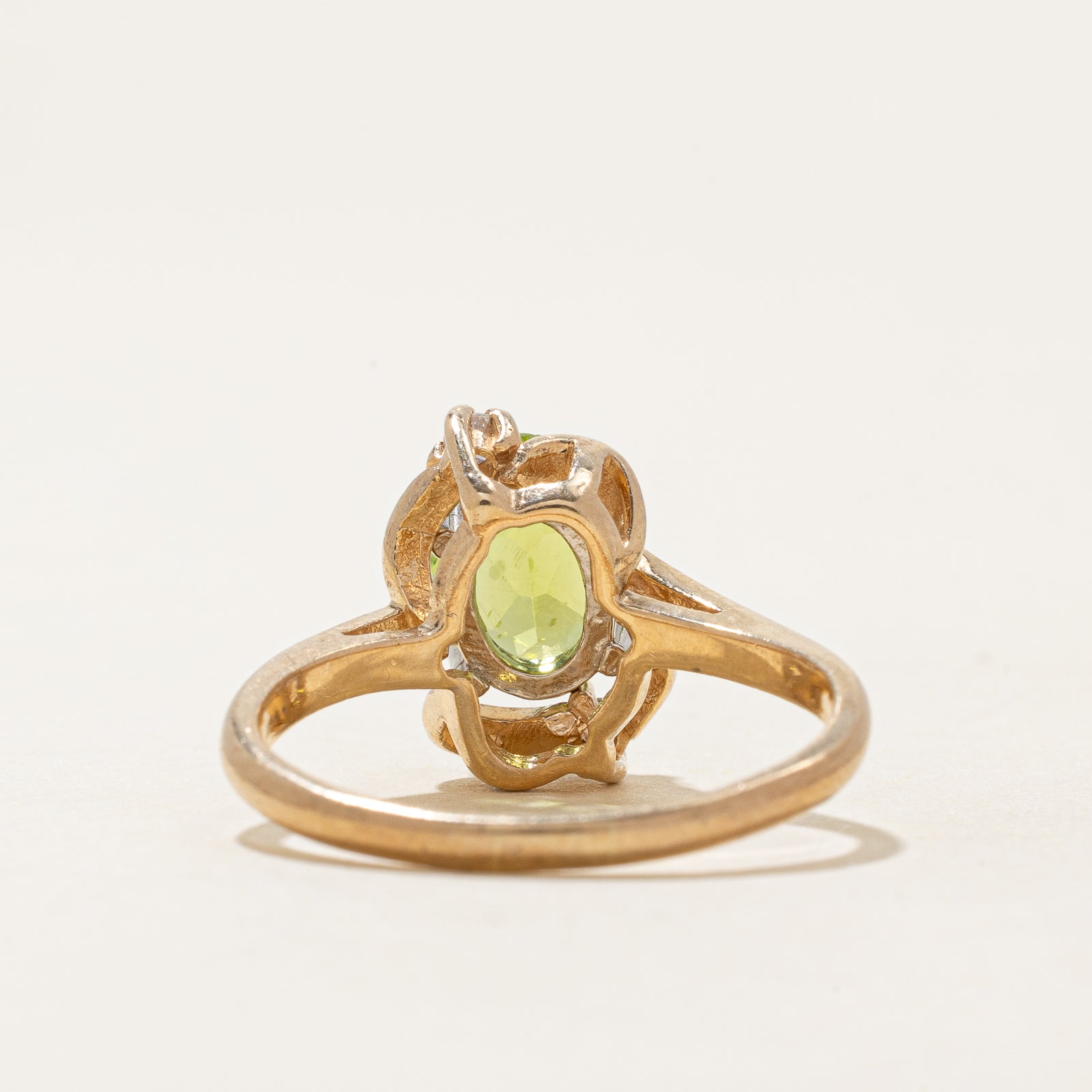 Peridot & Diamond Ring - 1.76ct Genuine Peridot with 0.06ctw Diamond Accents - Size 7 - Elegant Birthstone Jewelry for August, Perfect for Anniversary Gifts, Engagement Rings & Special Occasions