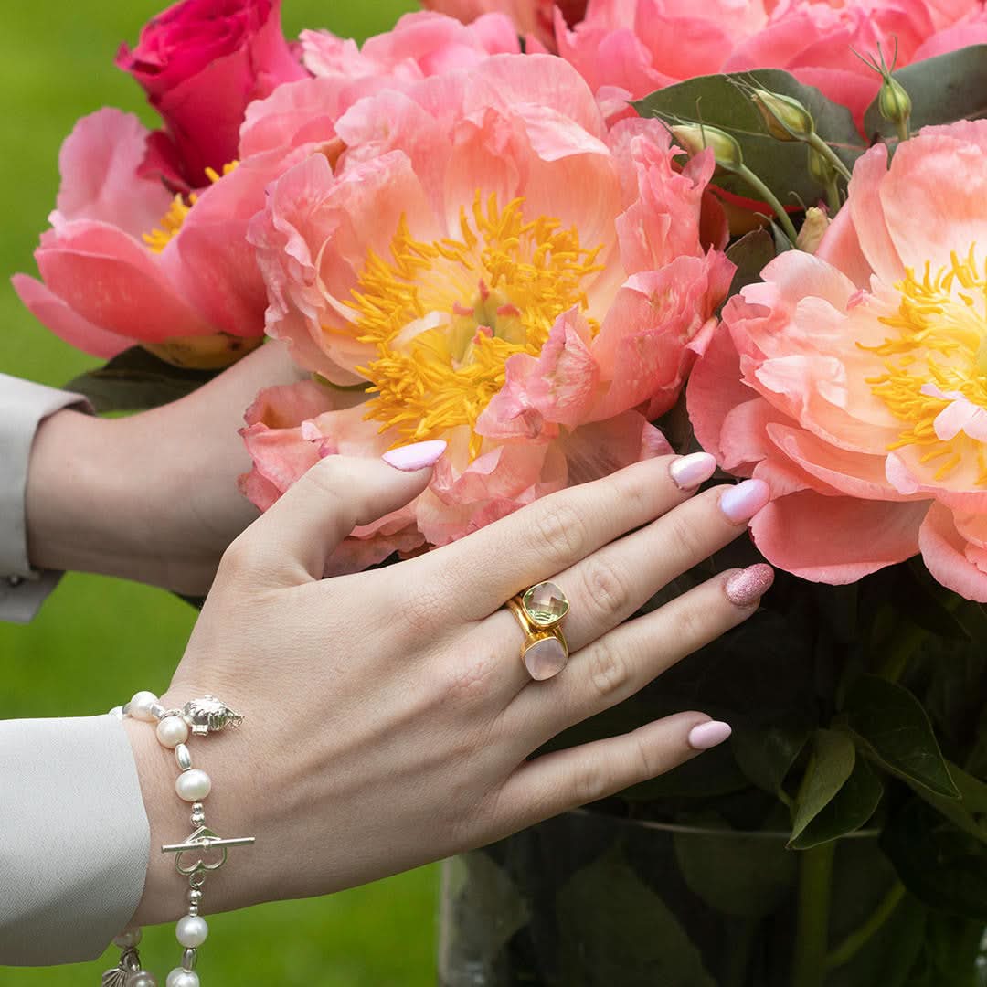 Green Amethyst Cocktail Ring in Gold - Elegant Statement Jewelry for Evening Parties & Special Occasions