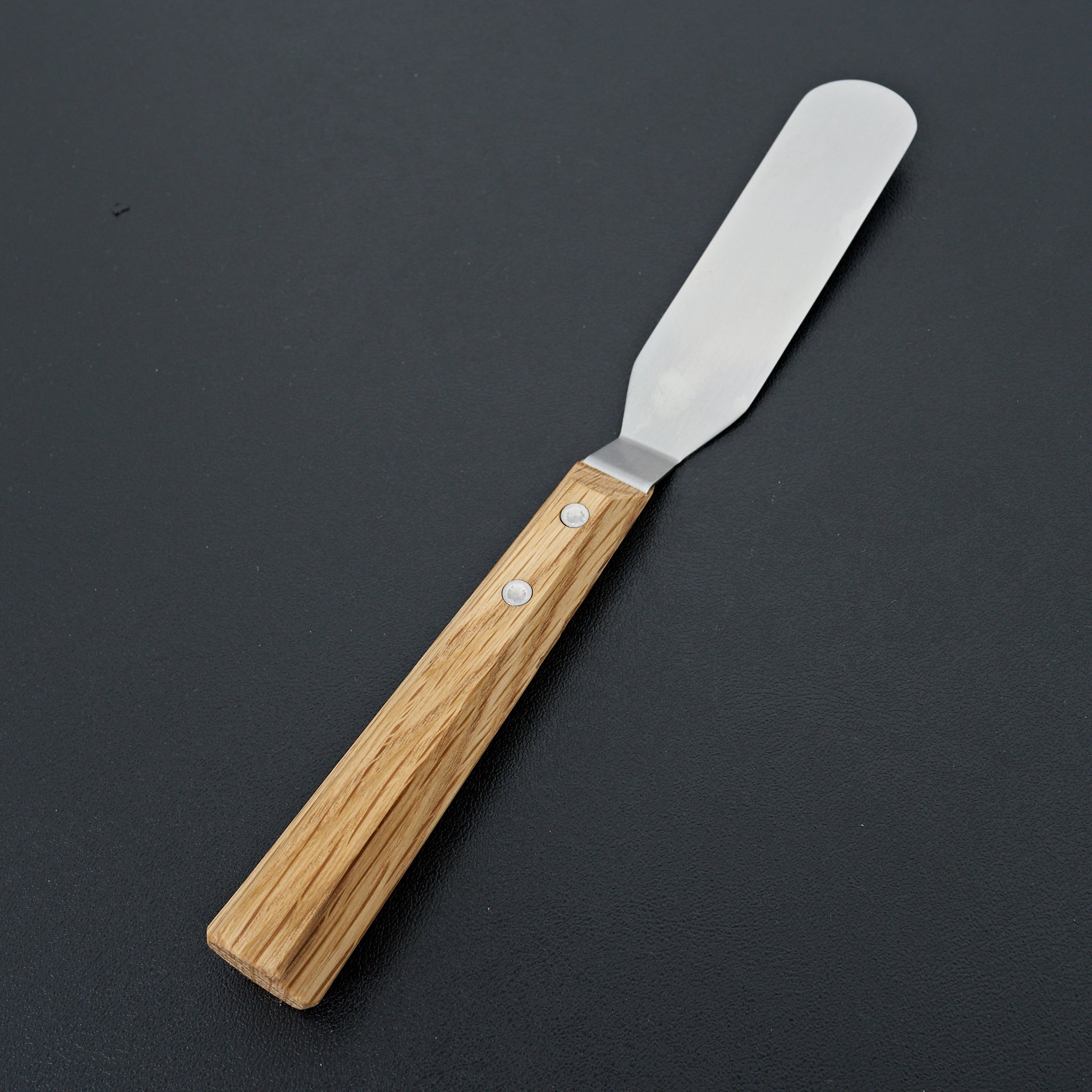 Gestura Esa Offset Spatula - Professional Stainless Steel Icing Spatula for Cake Decorating, Baking & Cooking - Perfect for Bakers, Chefs & Home Cooks (Ideal for Frosting Cakes, Spreading Buttercream & Smoothing Fondant)
