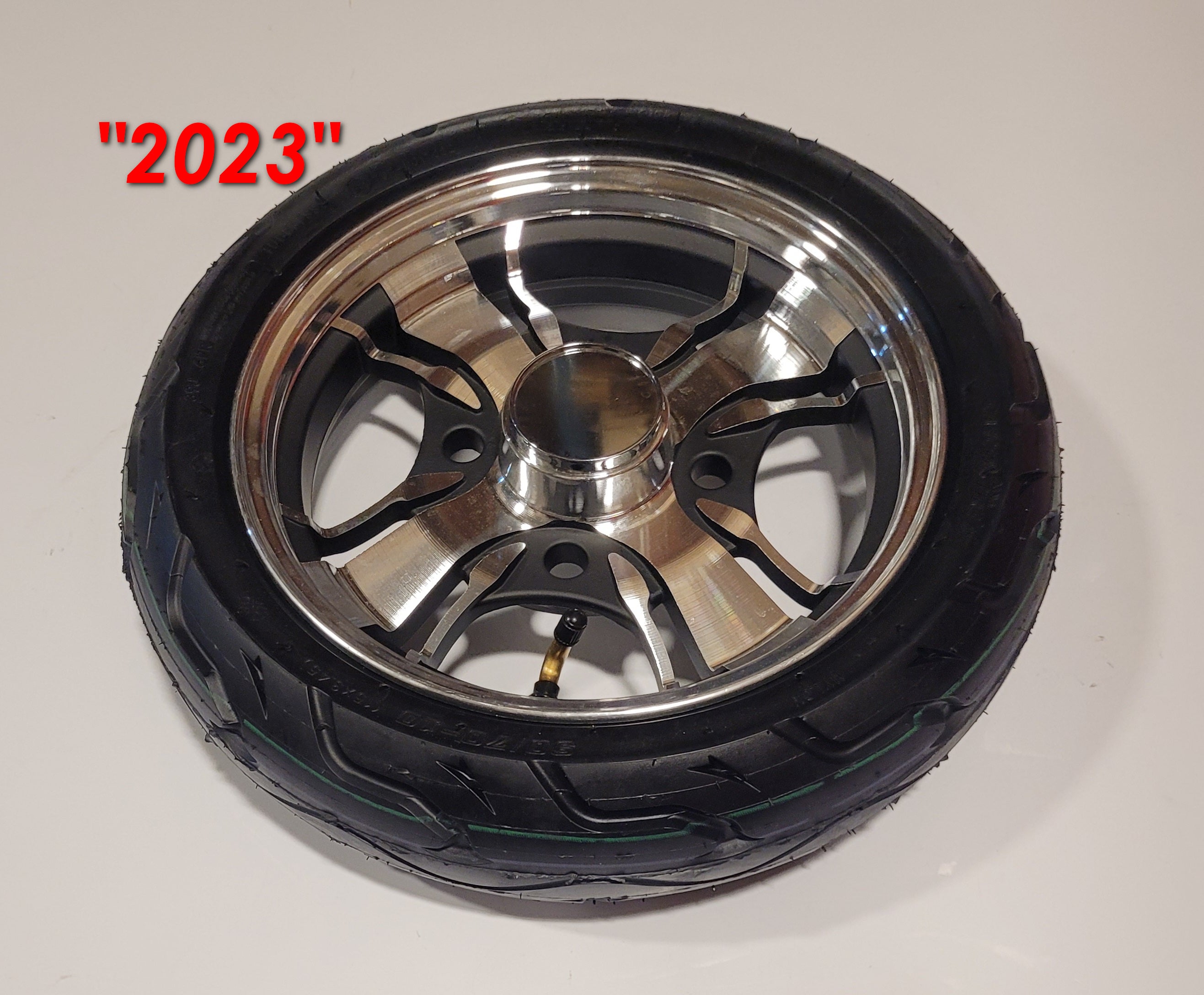 Chrome Rear Wheel Hub Cap for Cars & Trucks - Durable & Stylish Wheel Cover for Enhanced Vehicle Appearance - Perfect for Off-Road, Daily Commute & Car Shows