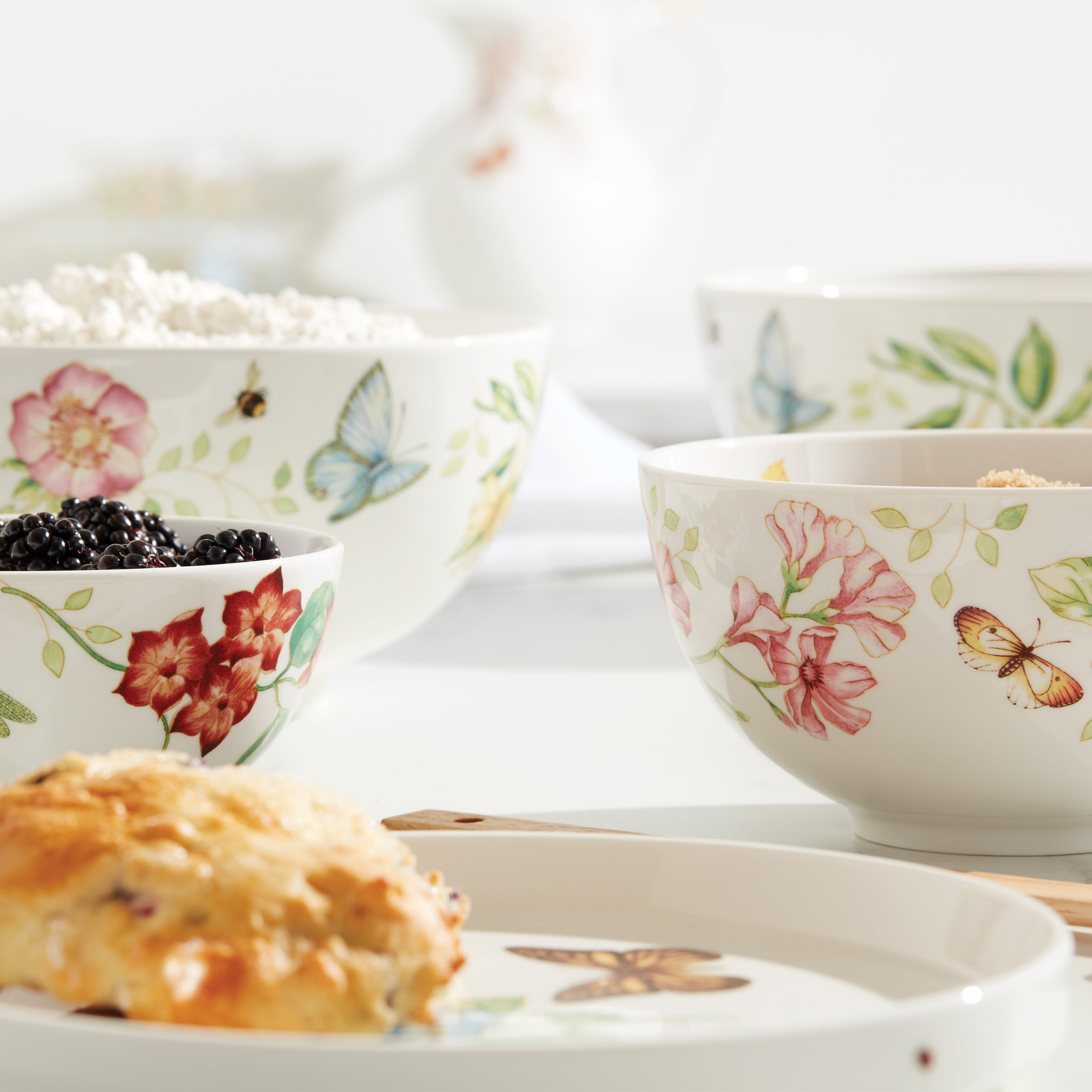 Butterfly Meadow 8-Piece Dinnerware Set - Elegant Porcelain Plates & Bowls for Everyday Dining, Dinner Parties & Home Decor