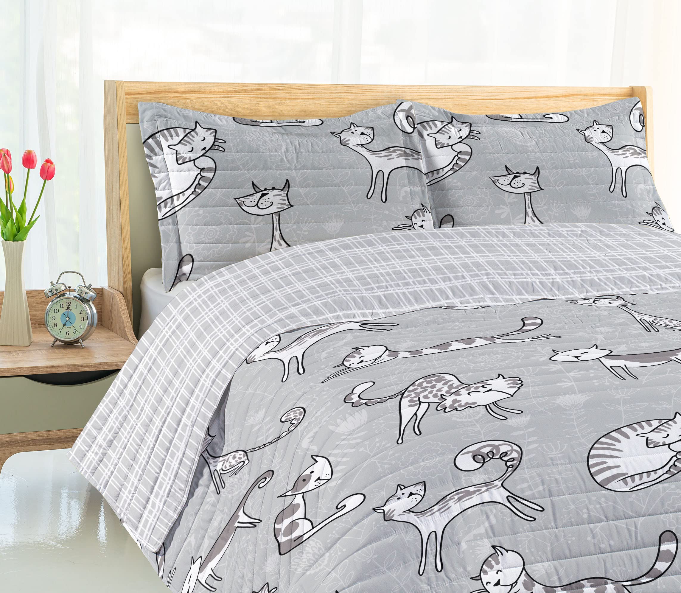 Ambesonne Grey Reversible King Size Bedspread Set with Cats & Floral Print - Microfiber Comforter & Pillow Shams - White & Dimgray - Perfect for Cat Lovers' Bedroom Decor & Cozy Home Styling