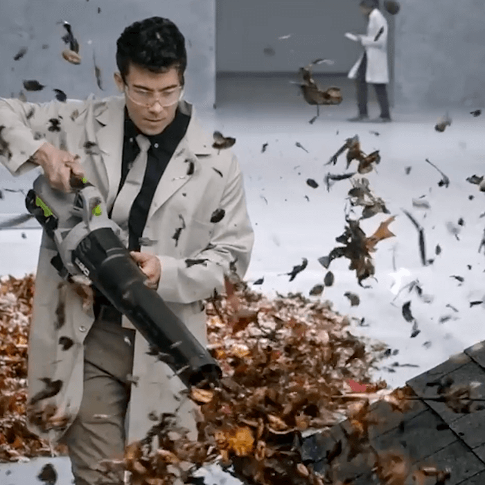EGO LB5302 530 CFM Cordless Leaf Blower with 2.5Ah Battery Kit - Powerful Yard Cleanup for Leaves, Grass & Debris - Perfect for Home Lawn, Garden & Patio Maintenance