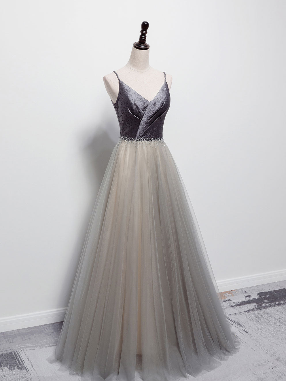 Elegant Gray V-Neck Tulle Long Prom Dress - A-Line Formal Gown for Women | Perfect for Homecoming, Evening Parties & Special Occasions