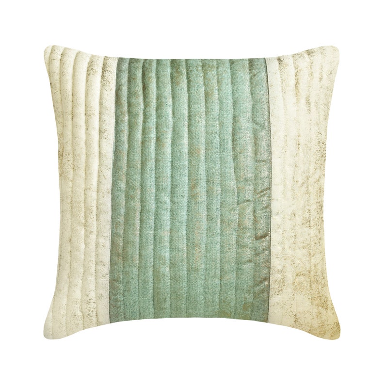Luxury Gold Velvet Throw Pillow Cover - Soft Decorative Cushion Case for Sofa, Bed & Home Decor - Elegant Living Room & Bedroom Accent