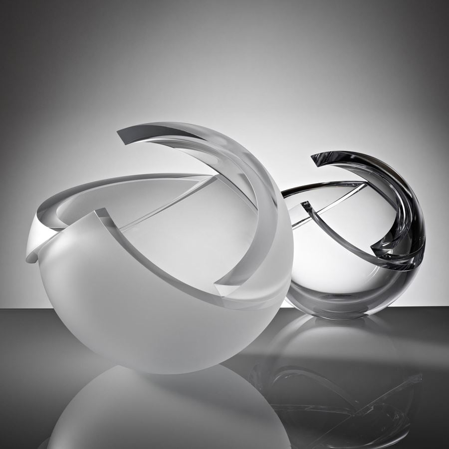 Armadillo Clear Sphere Sanded Large - Decorative Glass Orbs for Home & Garden Decor, Terrariums, and Centerpieces