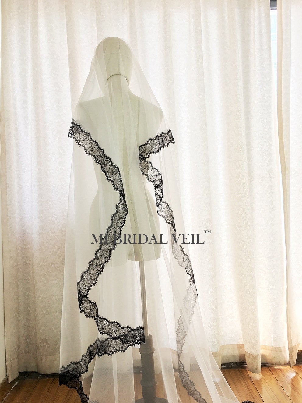 Elegant Black Vintage Rose Lace Wedding Veil - Cathedral Length Bridal Veil for Romantic Weddings & Formal Occasions