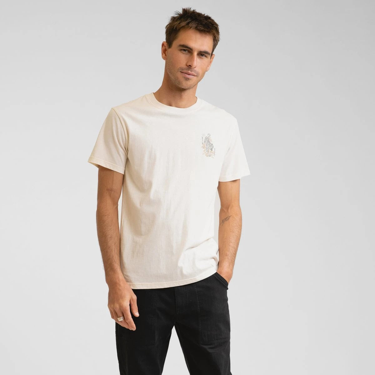 Aloha Tiger Graphic T-Shirt for Men - Vintage White Cotton Tee - Casual & Streetwear Style for Summer, Beach, and Travel