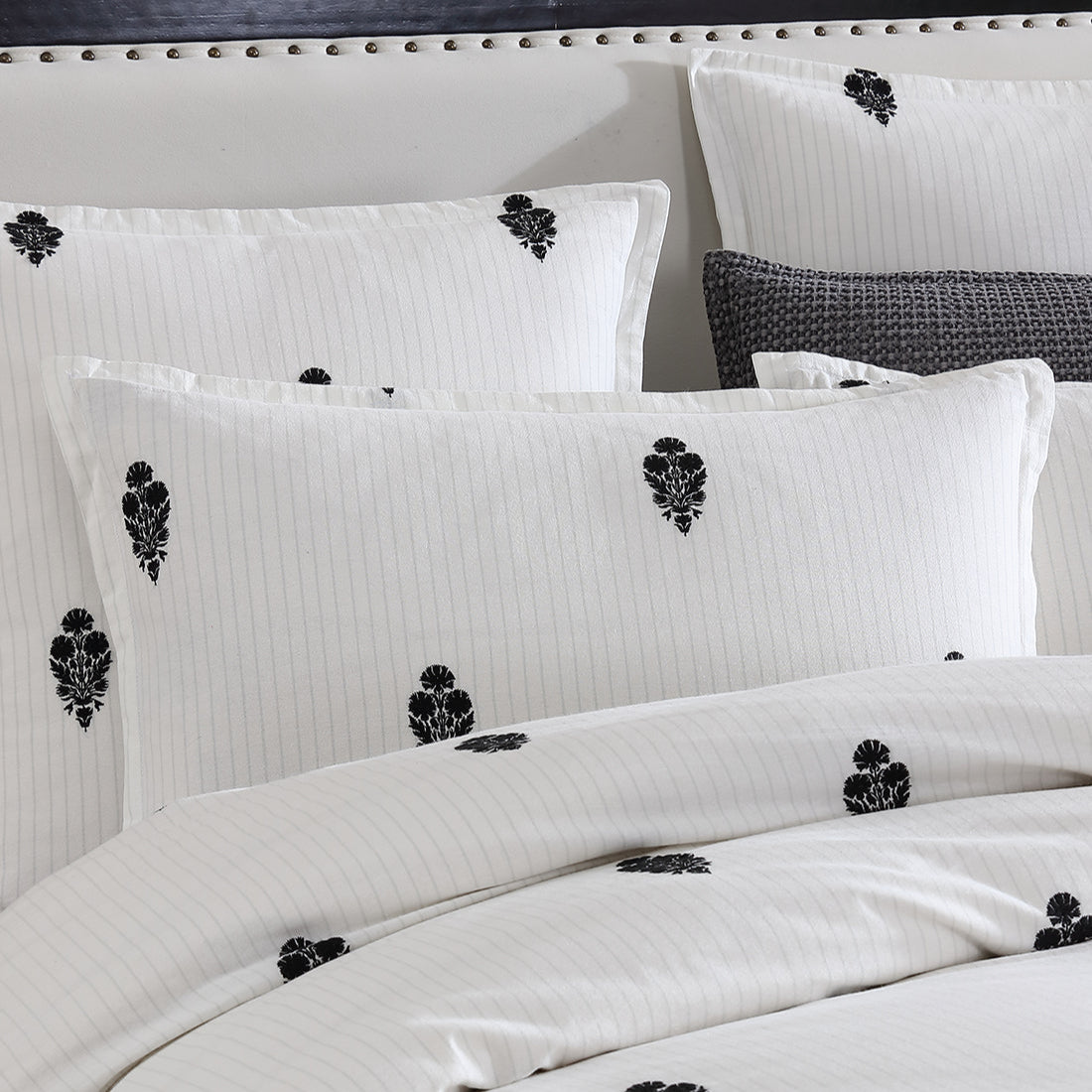 Premium Khari Charcoal Quilt Cover Set - Soft & Stylish Bedding Set with Pillowcases - Perfect for Master Bedroom, Guest Room & Luxury Hotels (Queen/King Size)